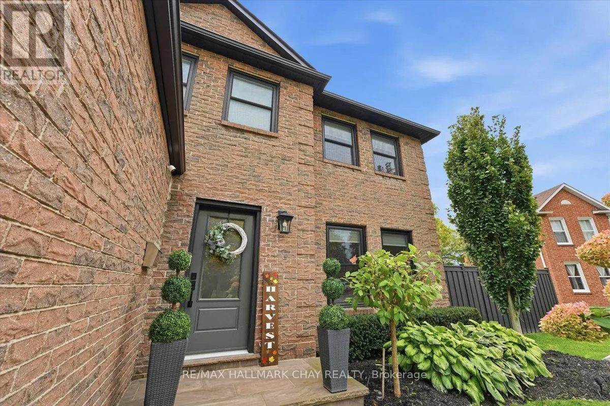 5 DRAPER COURT