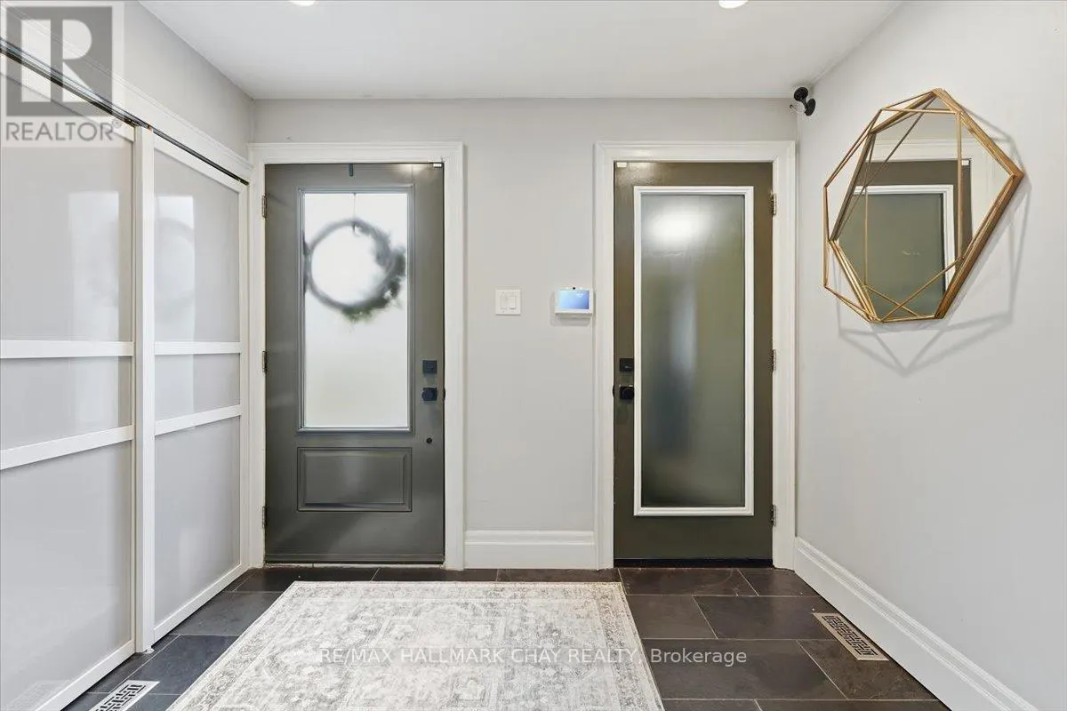 5 DRAPER COURT