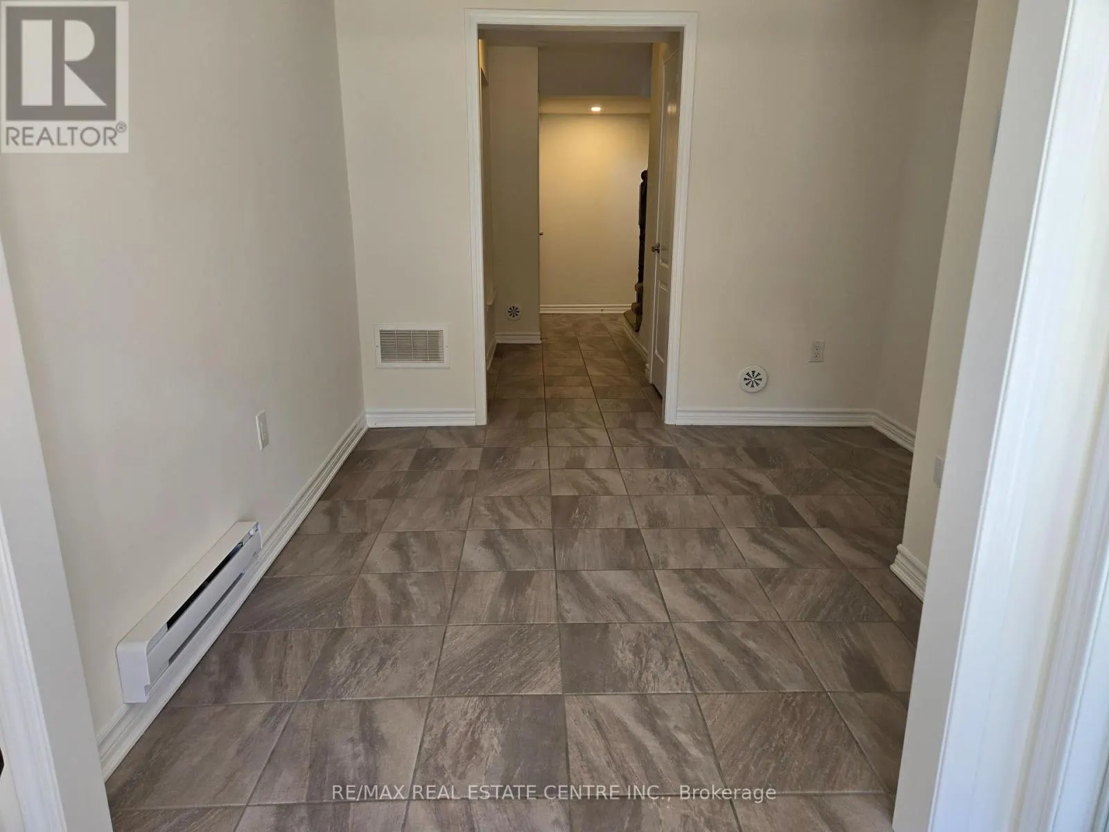 1084 SILK STREET