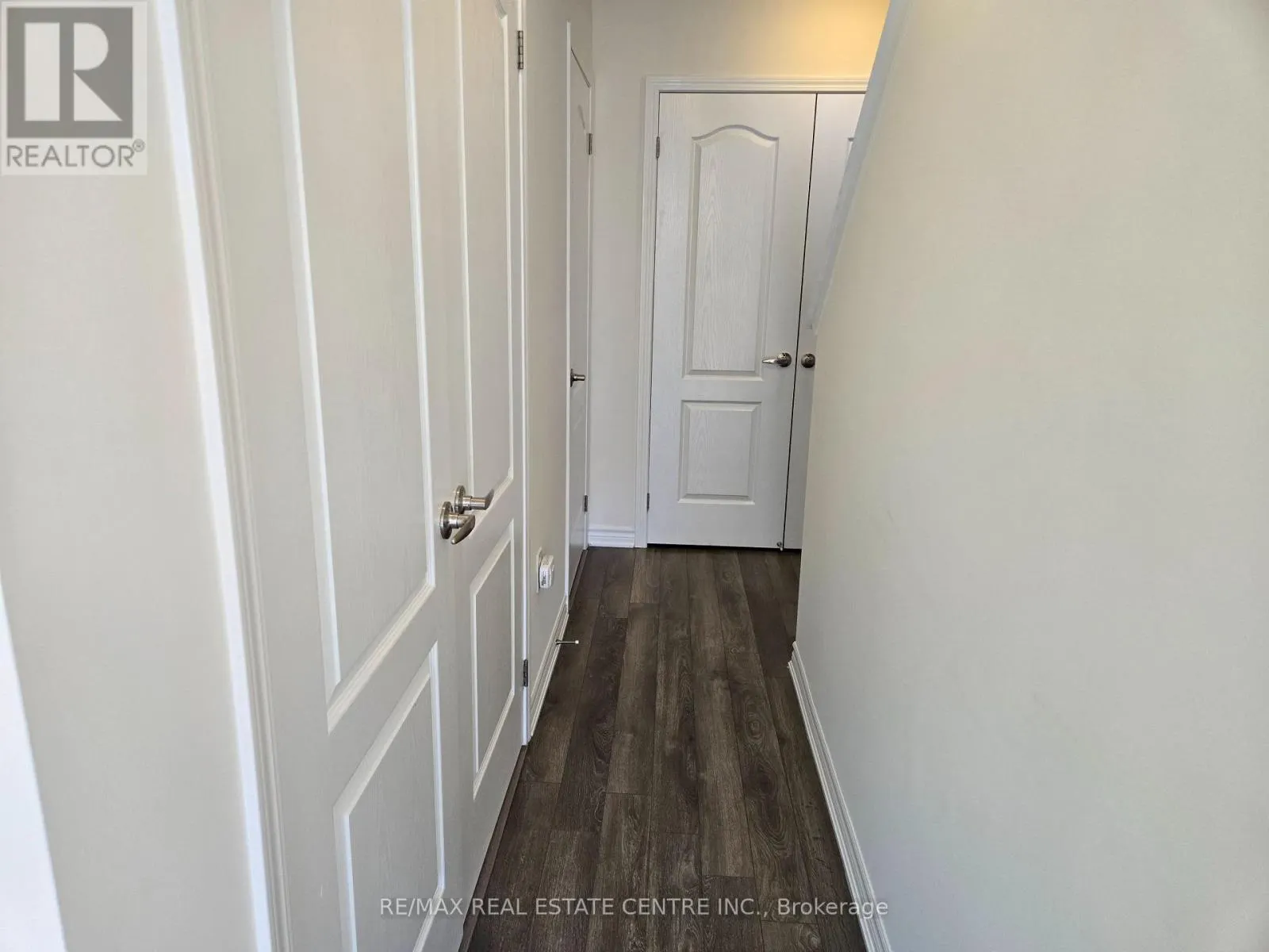 1084 SILK STREET