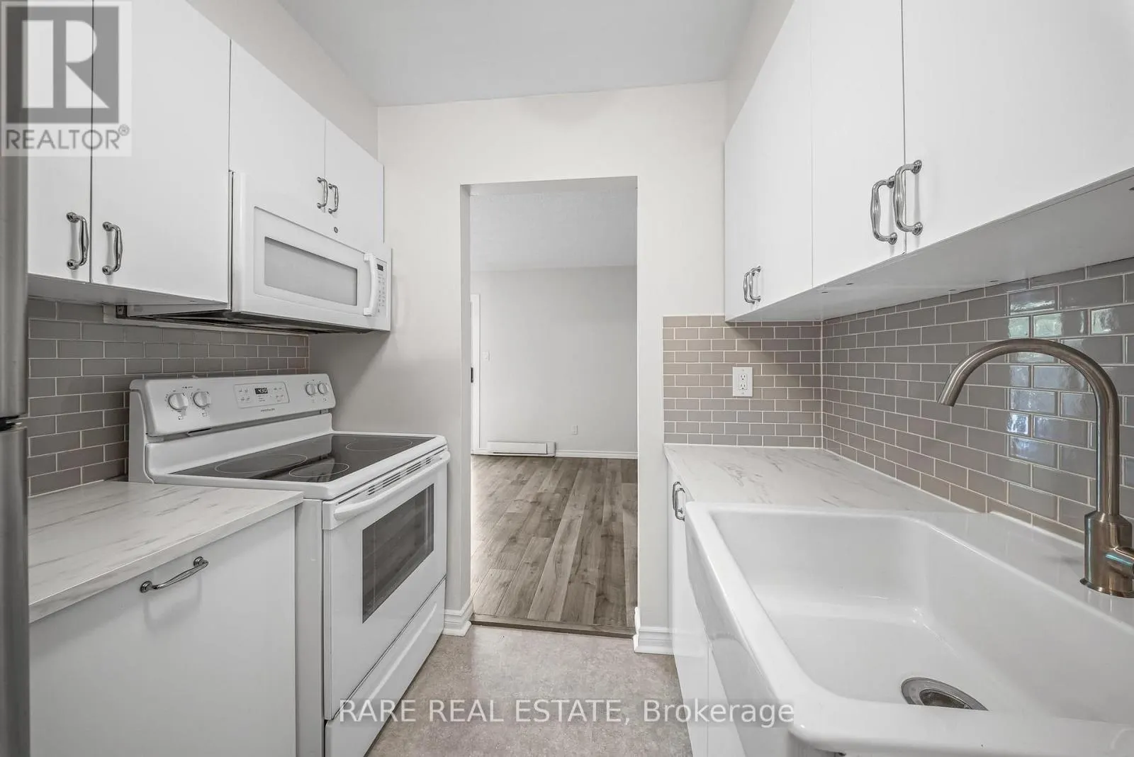 18 - 221 ORMOND DRIVE