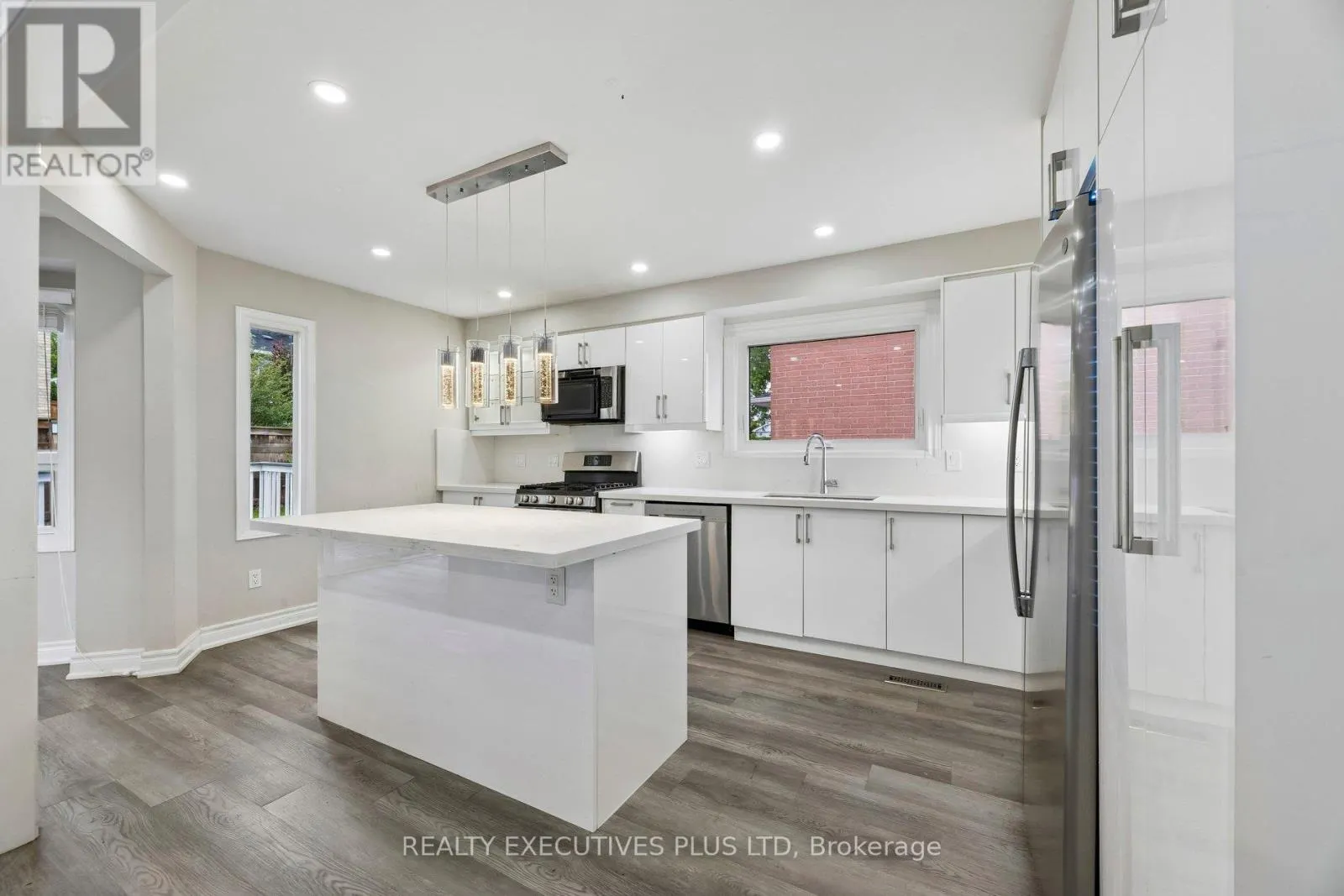 693 BARNES CRESCENT