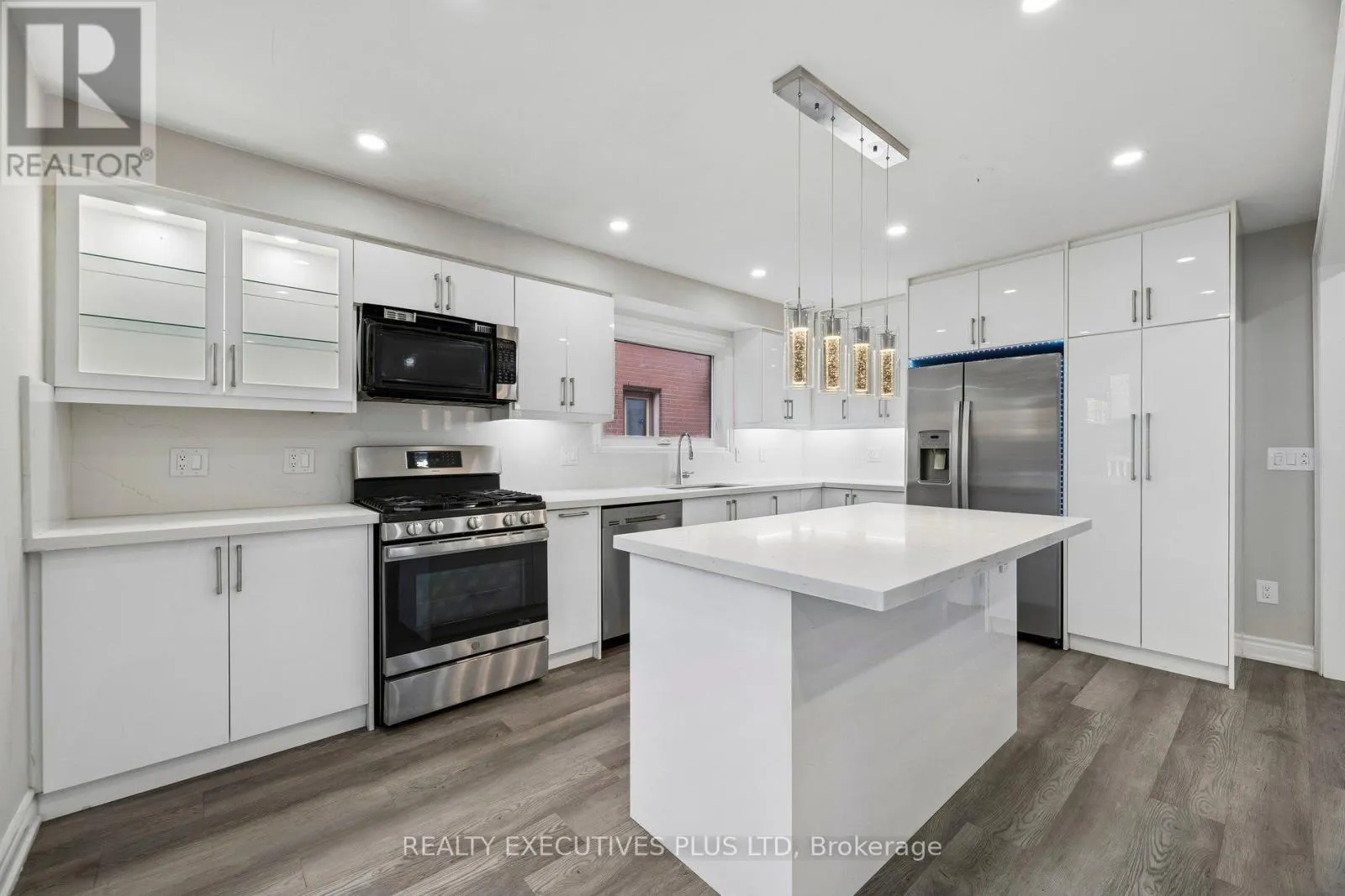 693 BARNES CRESCENT