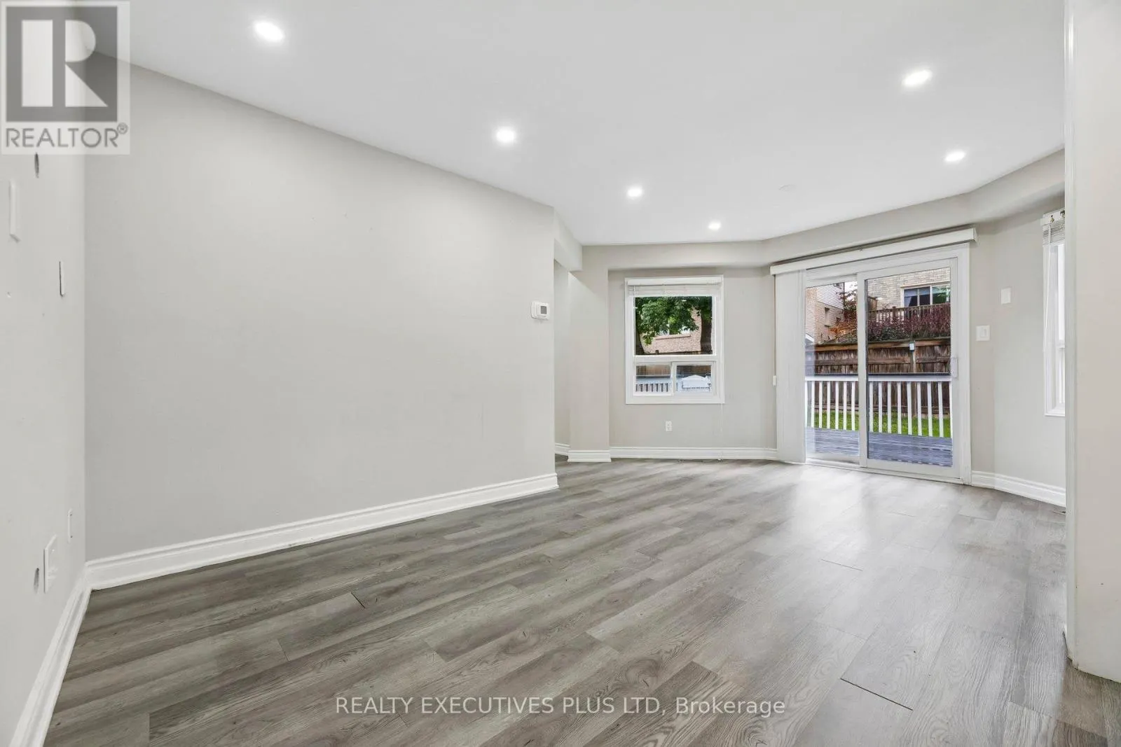 693 BARNES CRESCENT