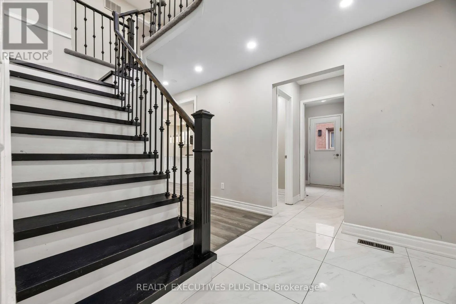 693 BARNES CRESCENT