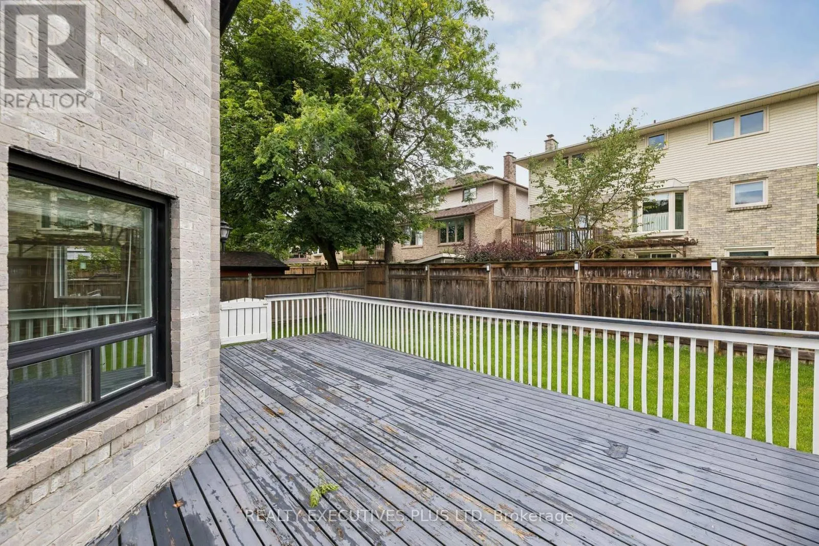 693 BARNES CRESCENT