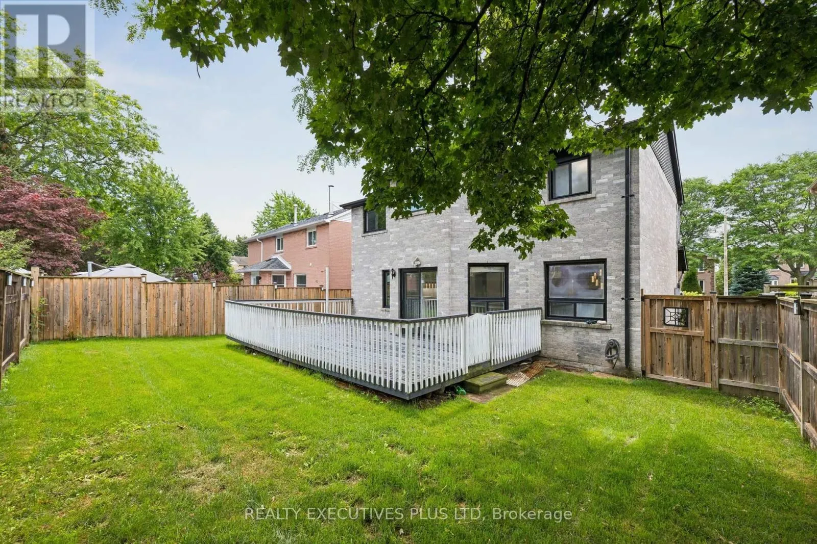 693 BARNES CRESCENT