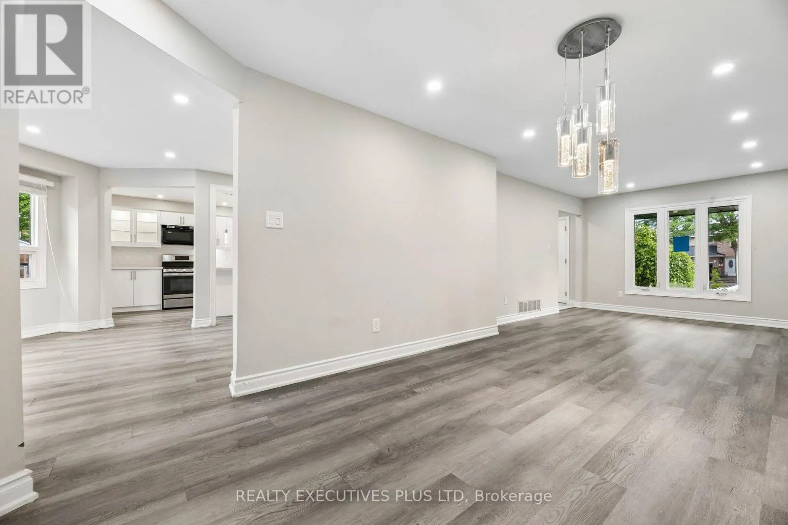 693 BARNES CRESCENT