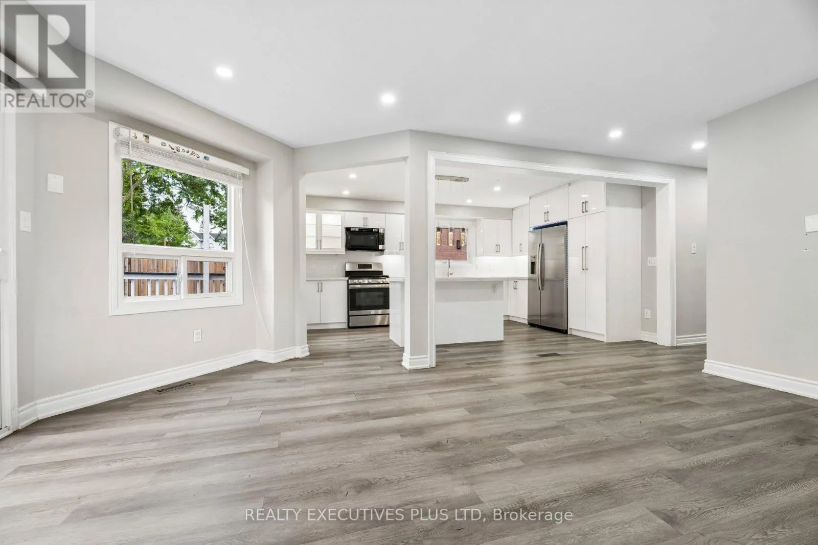693 BARNES CRESCENT