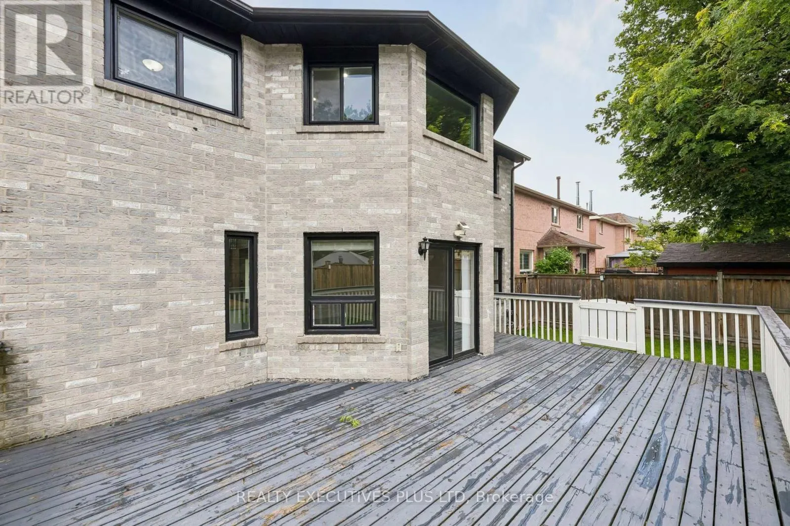 693 BARNES CRESCENT
