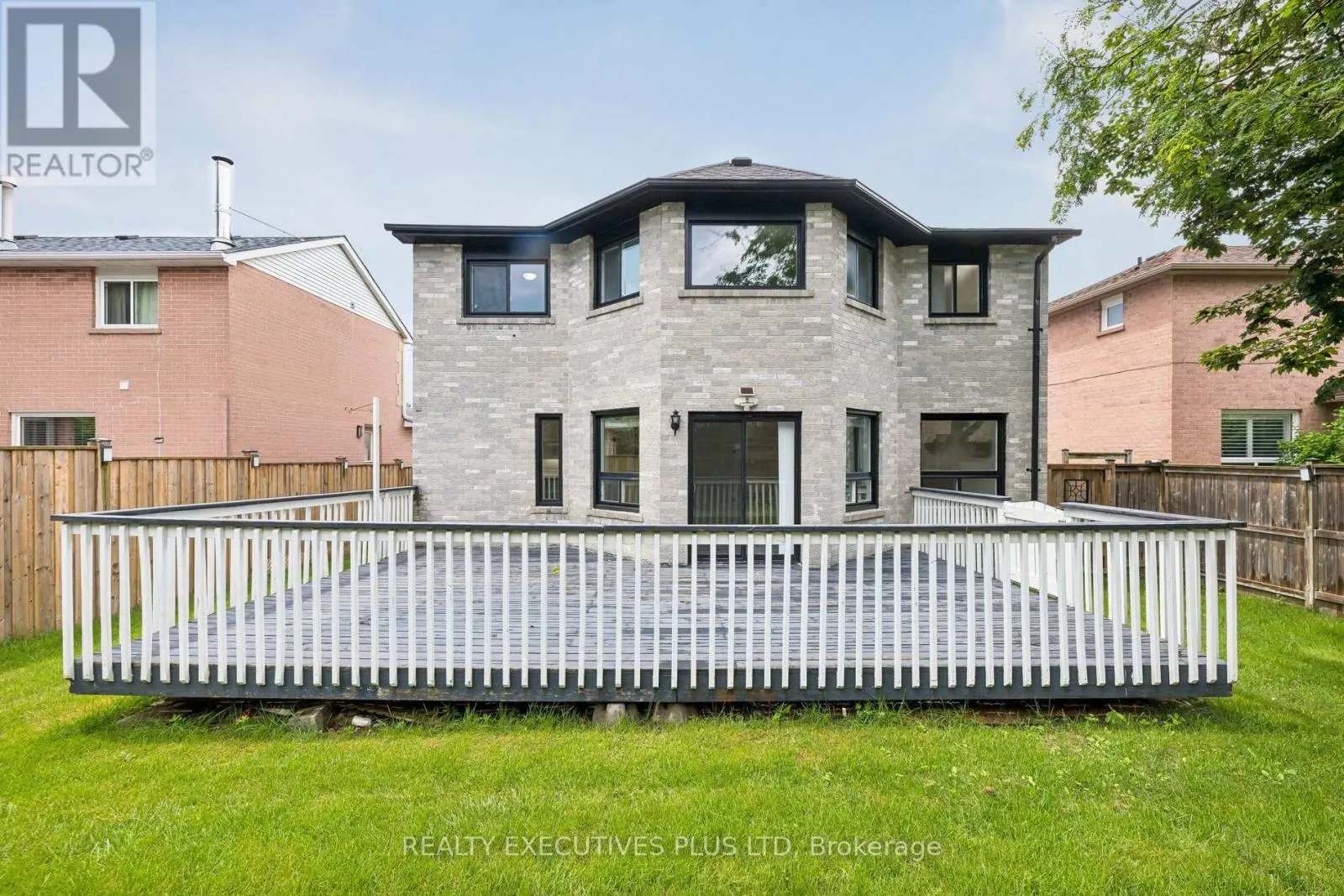 693 BARNES CRESCENT