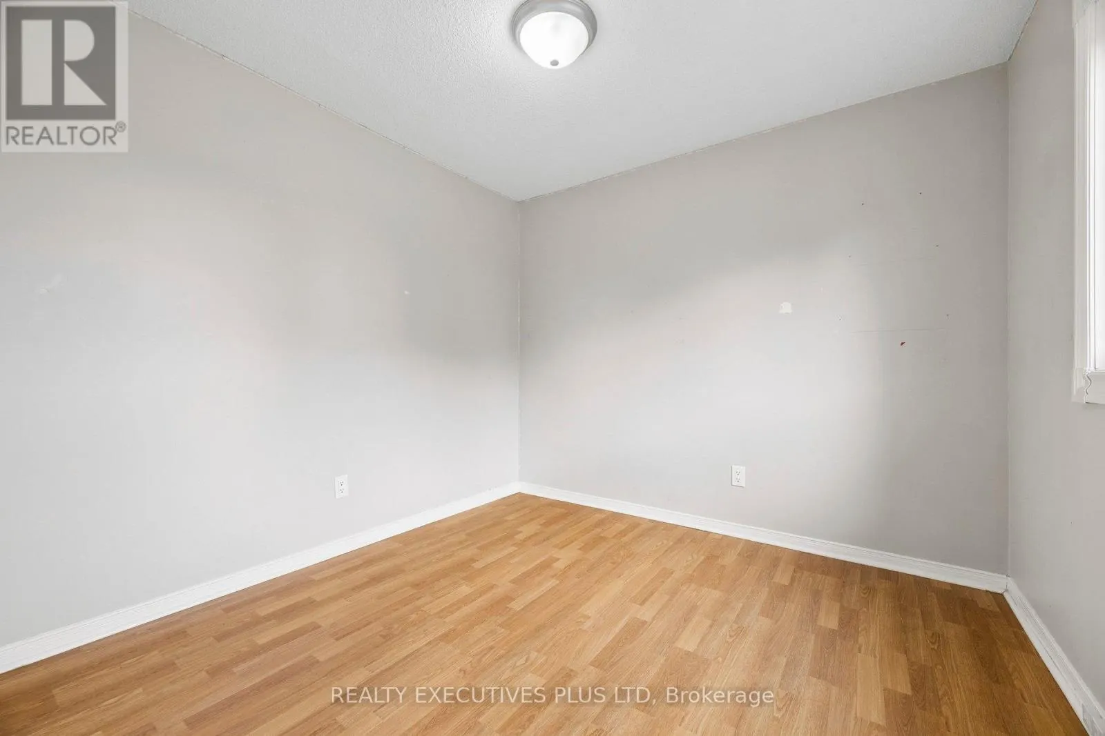 693 BARNES CRESCENT