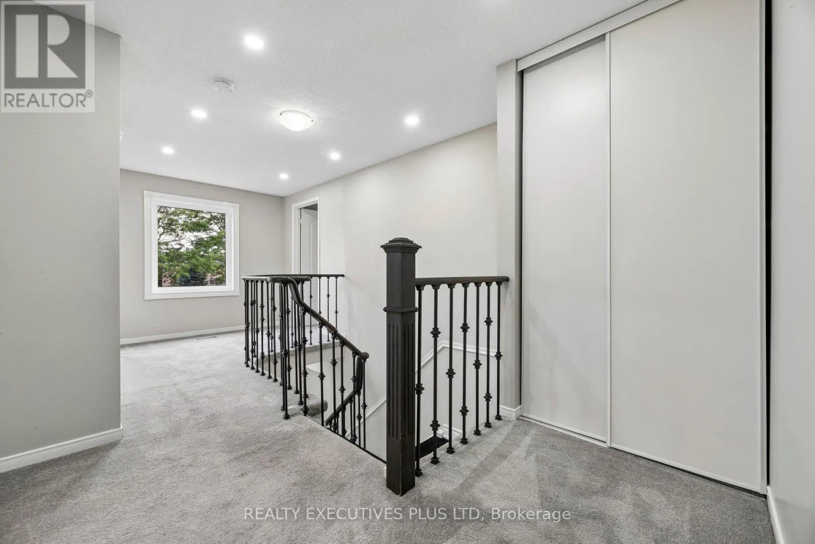693 BARNES CRESCENT