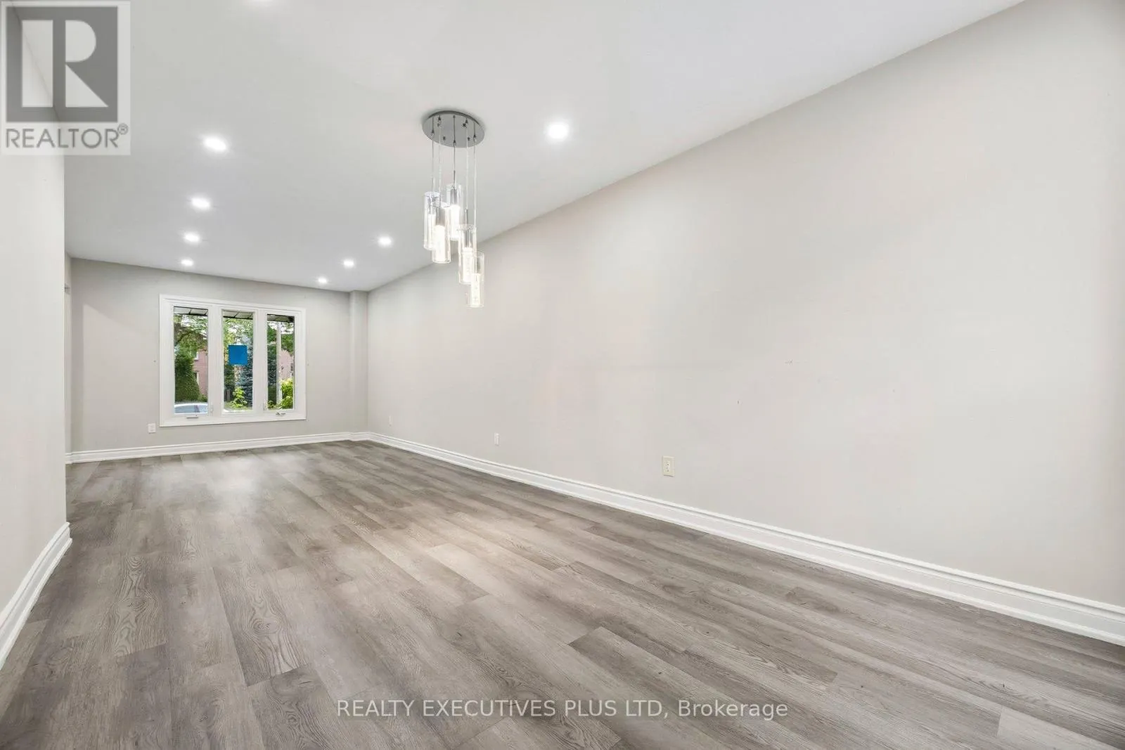 693 BARNES CRESCENT