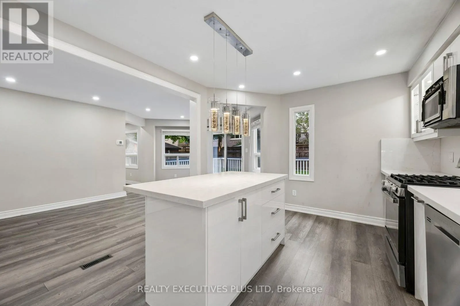 693 BARNES CRESCENT