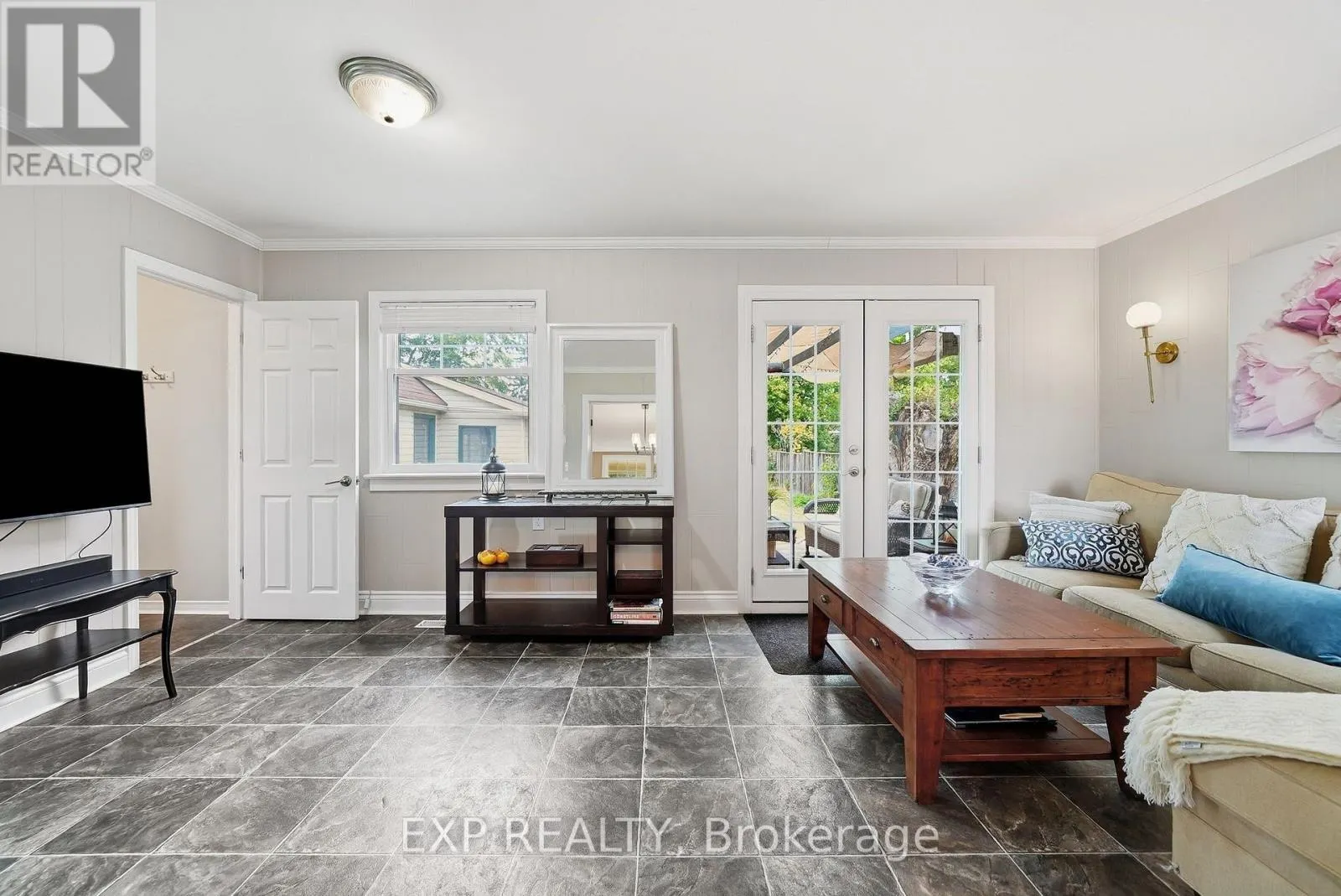 312 WALNUT STREET W