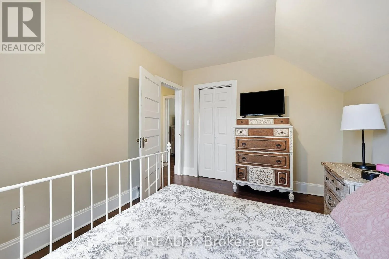 312 WALNUT STREET W