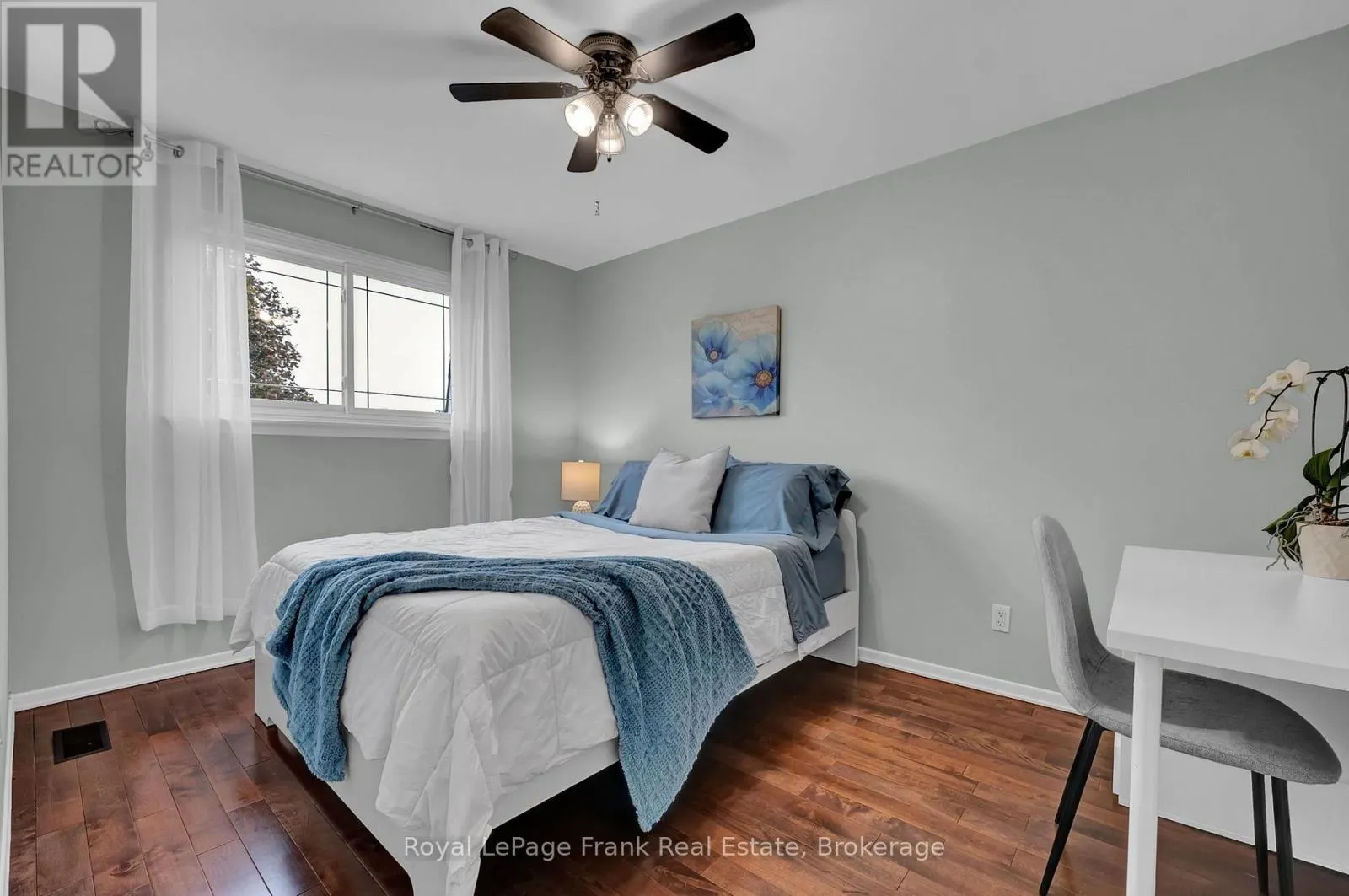 117 LAWRENCE CRESCENT