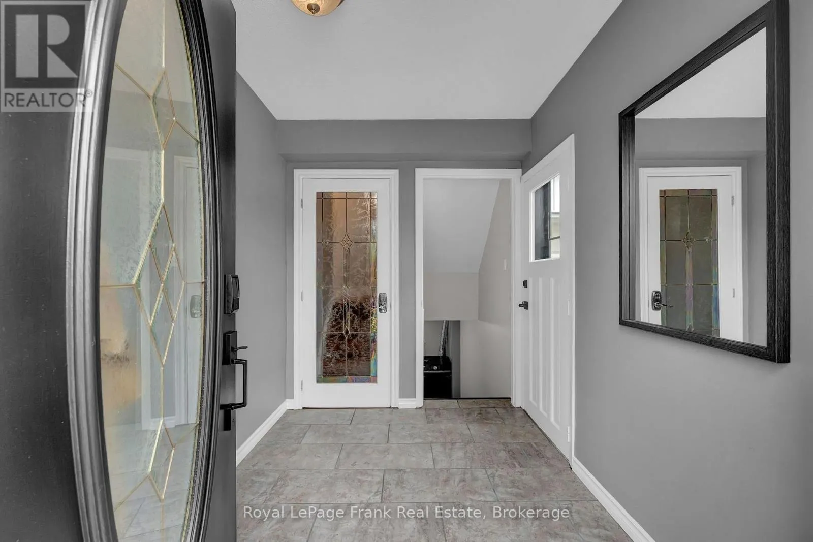 117 LAWRENCE CRESCENT