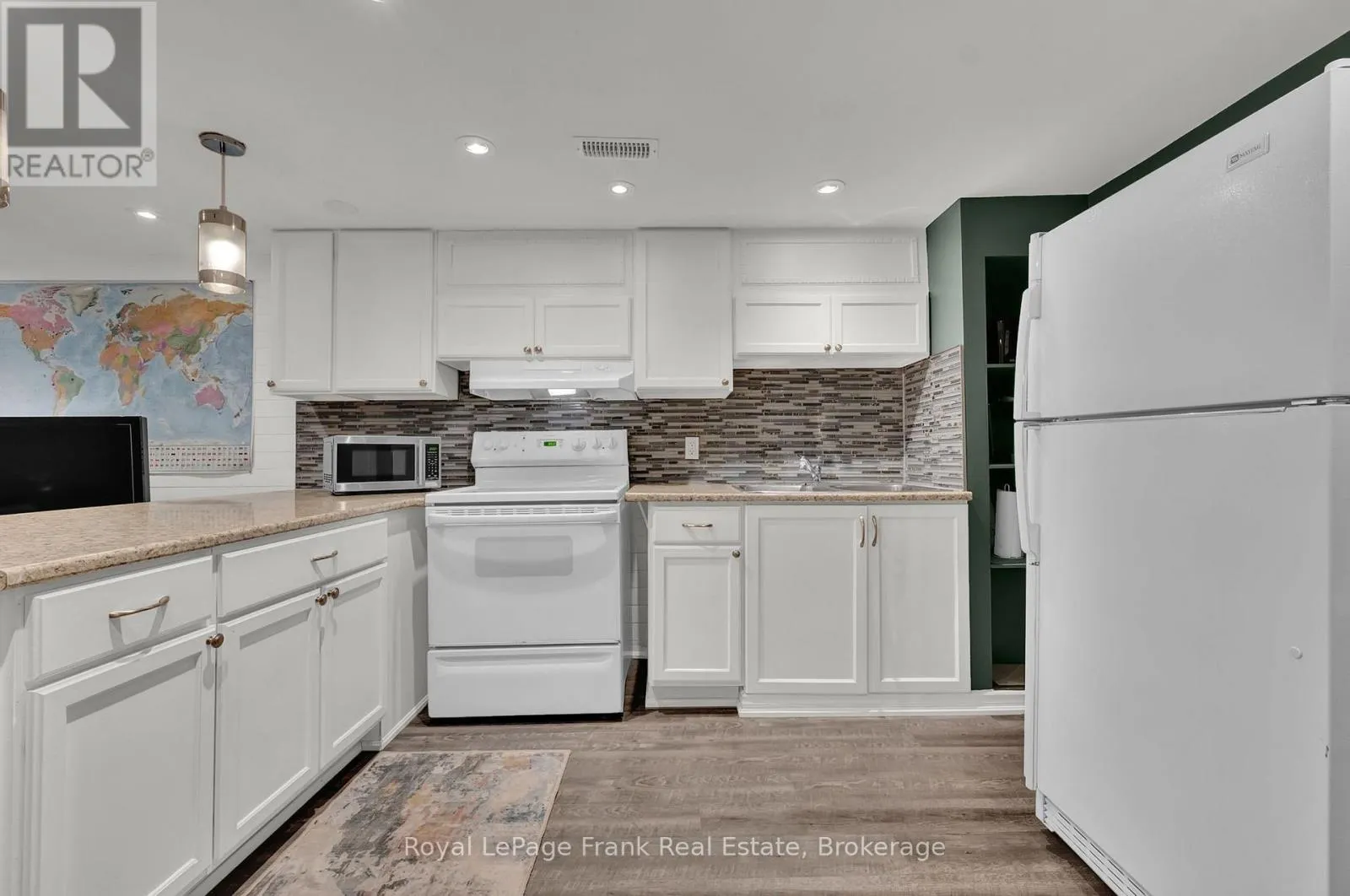 117 LAWRENCE CRESCENT