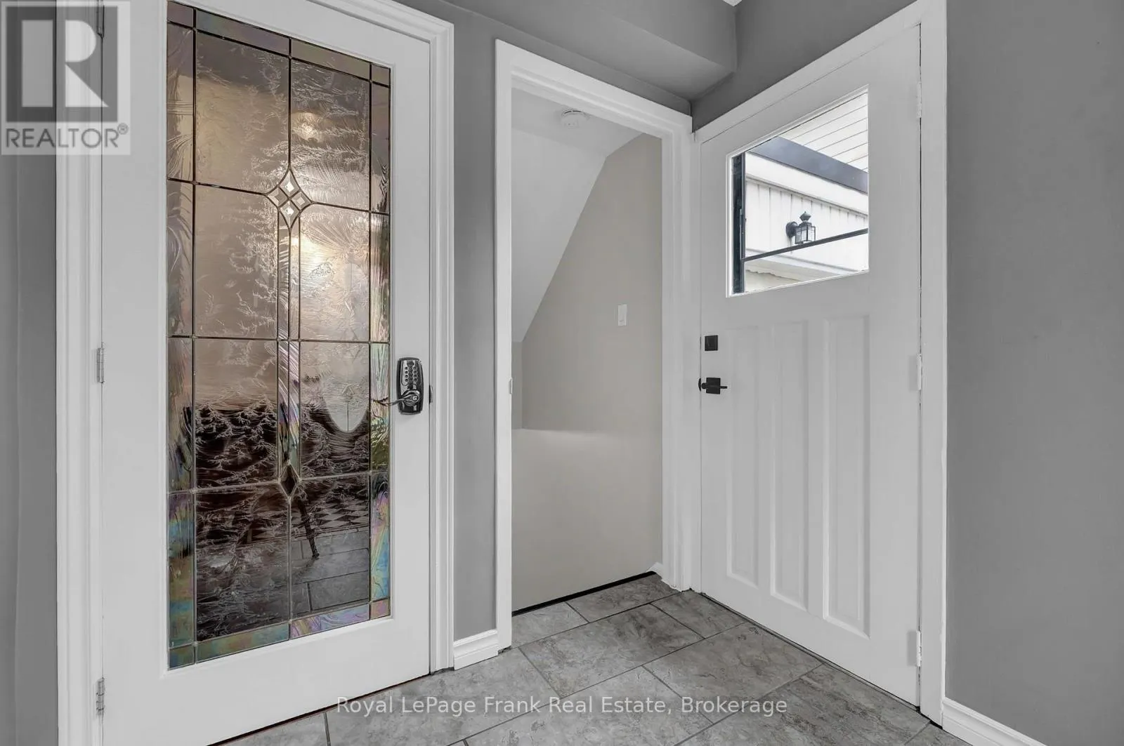 117 LAWRENCE CRESCENT