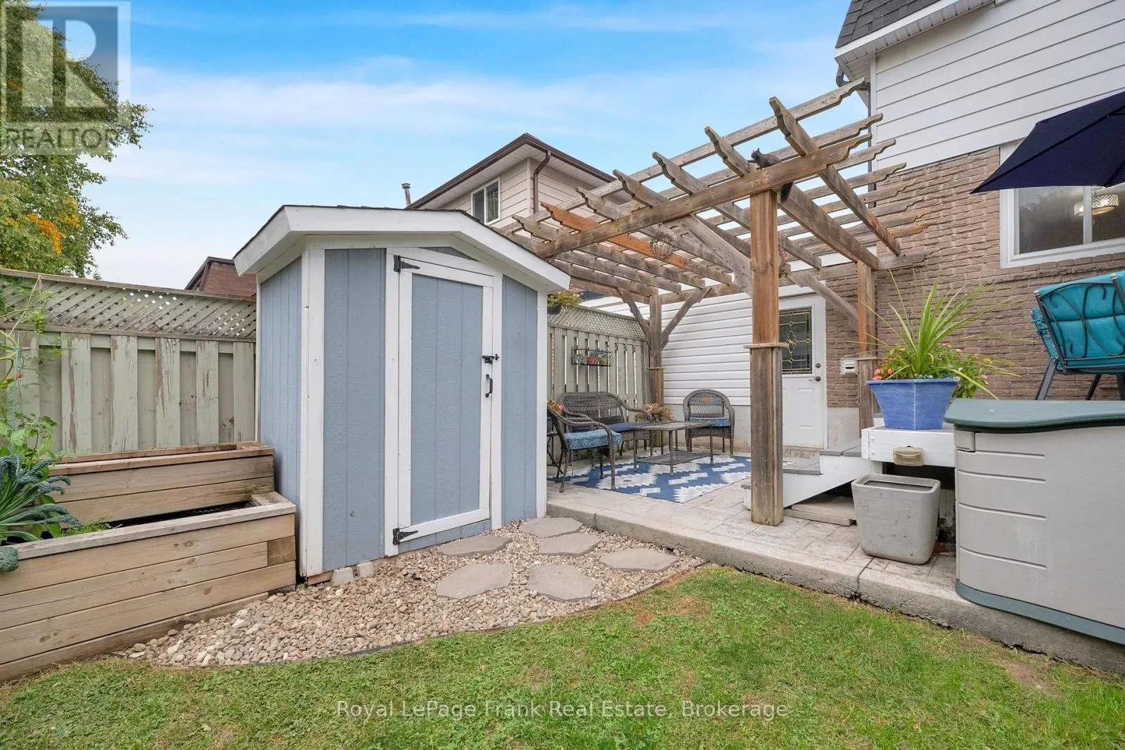 117 LAWRENCE CRESCENT