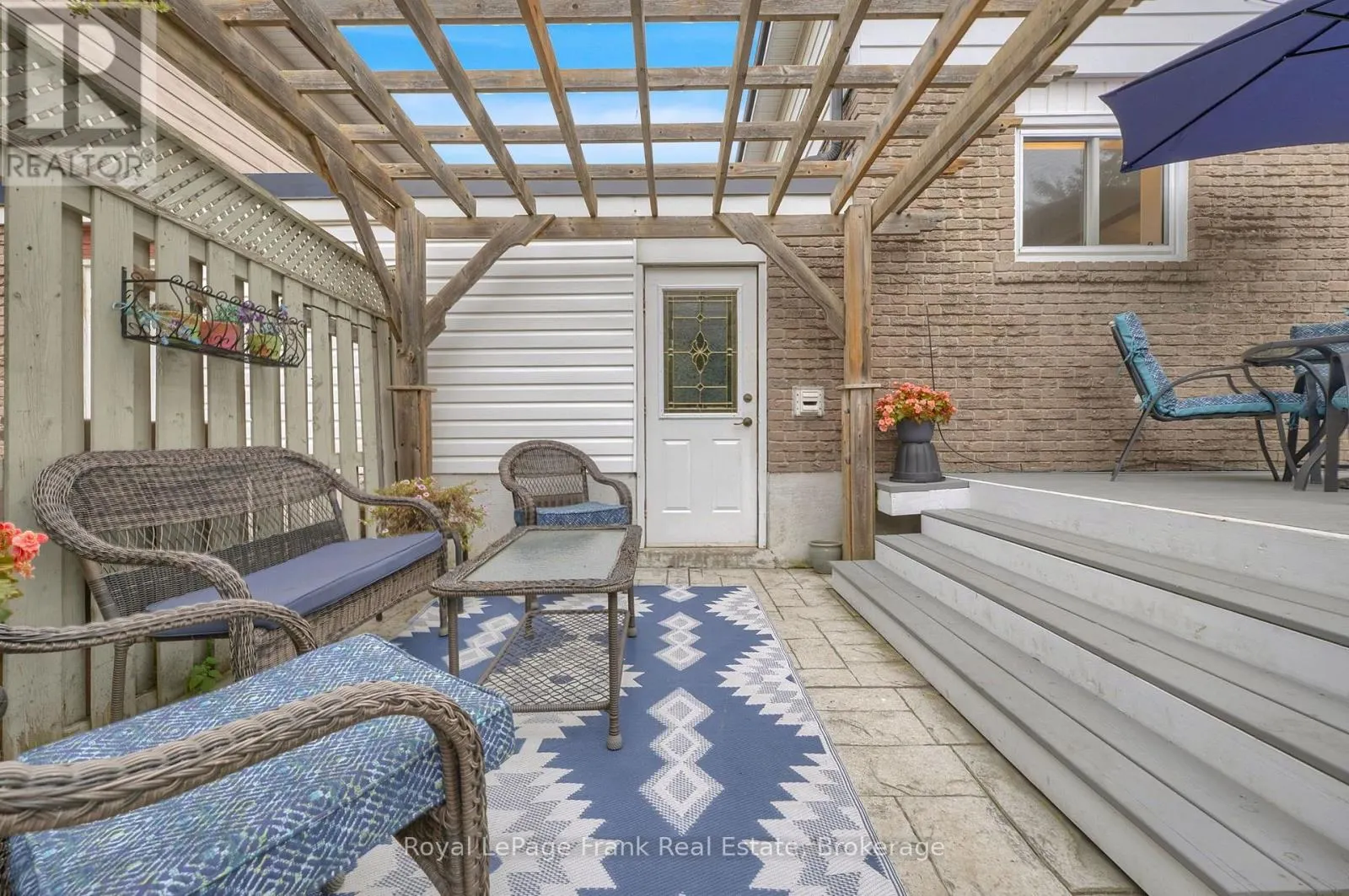 117 LAWRENCE CRESCENT