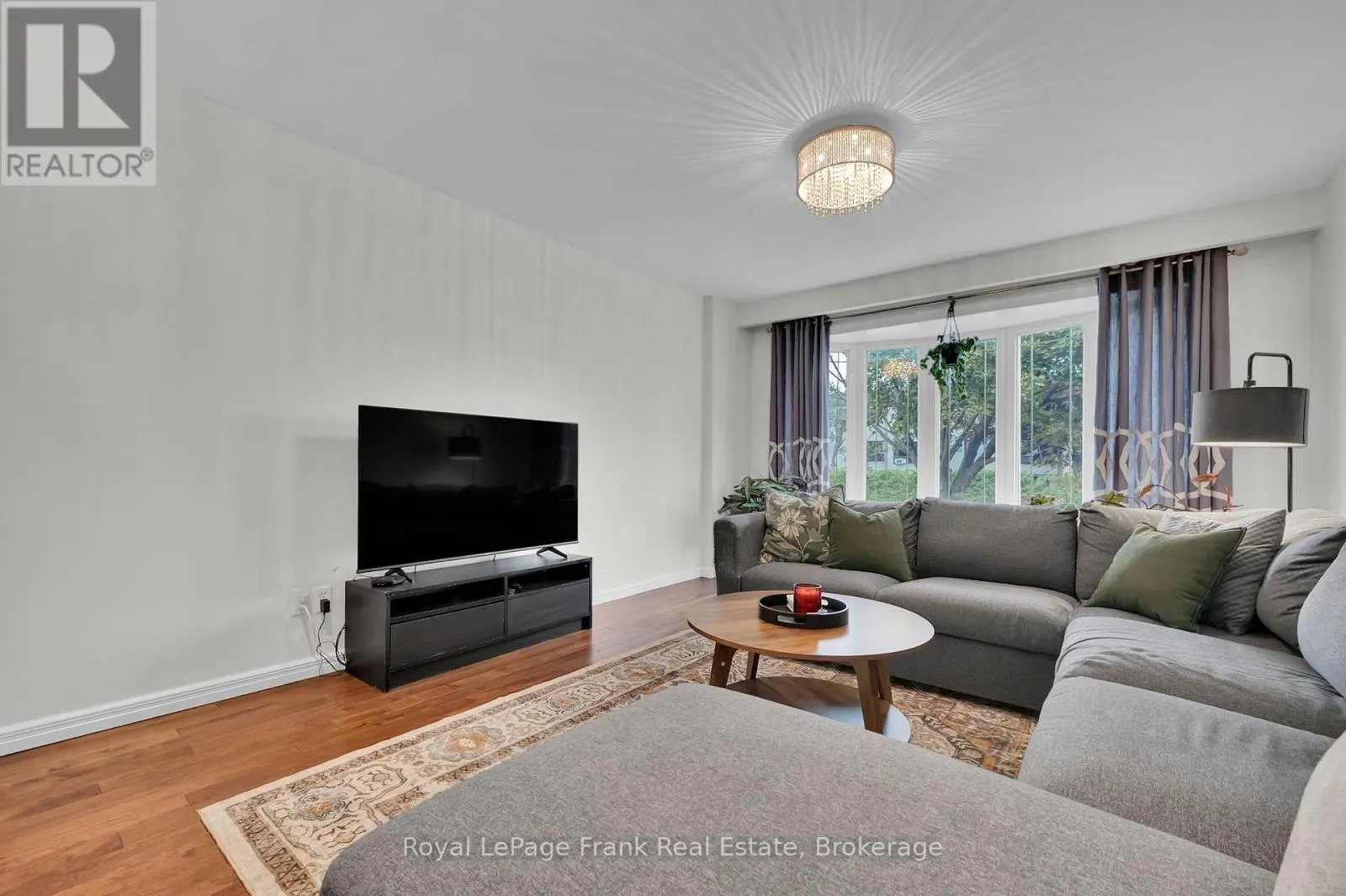 117 LAWRENCE CRESCENT