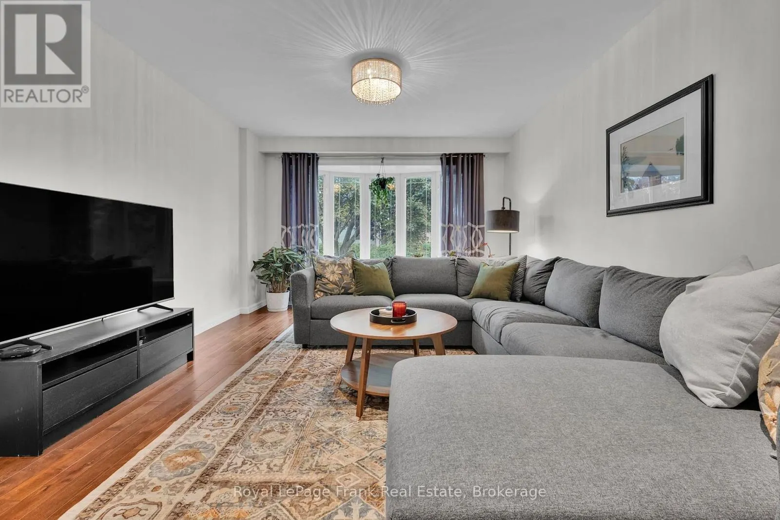 117 LAWRENCE CRESCENT