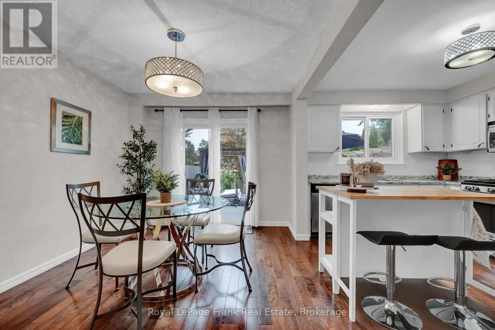 117 LAWRENCE CRESCENT