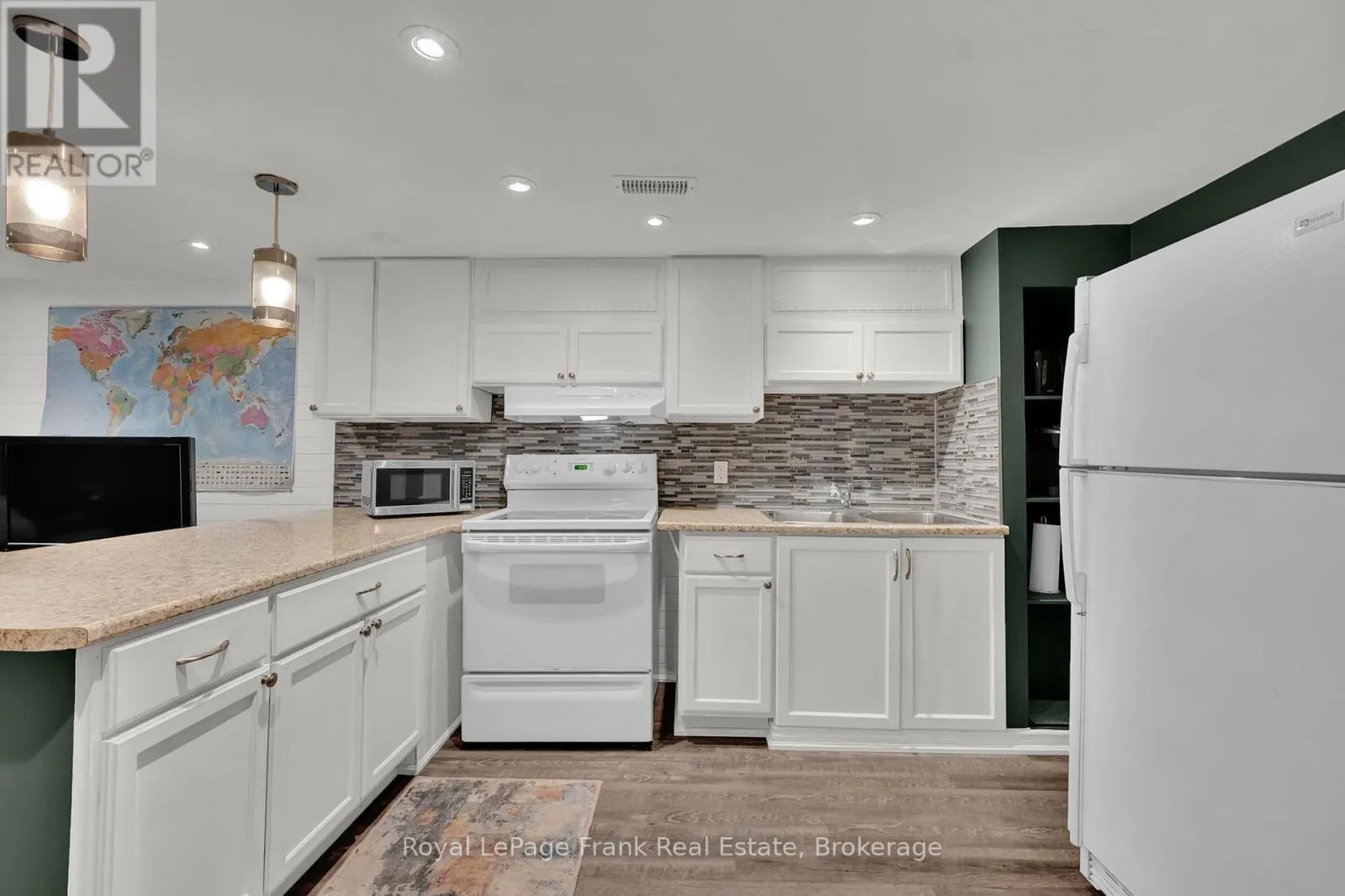117 LAWRENCE CRESCENT