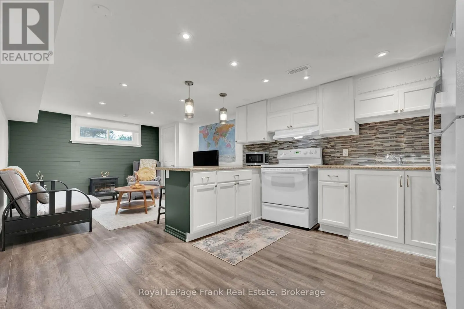 117 LAWRENCE CRESCENT