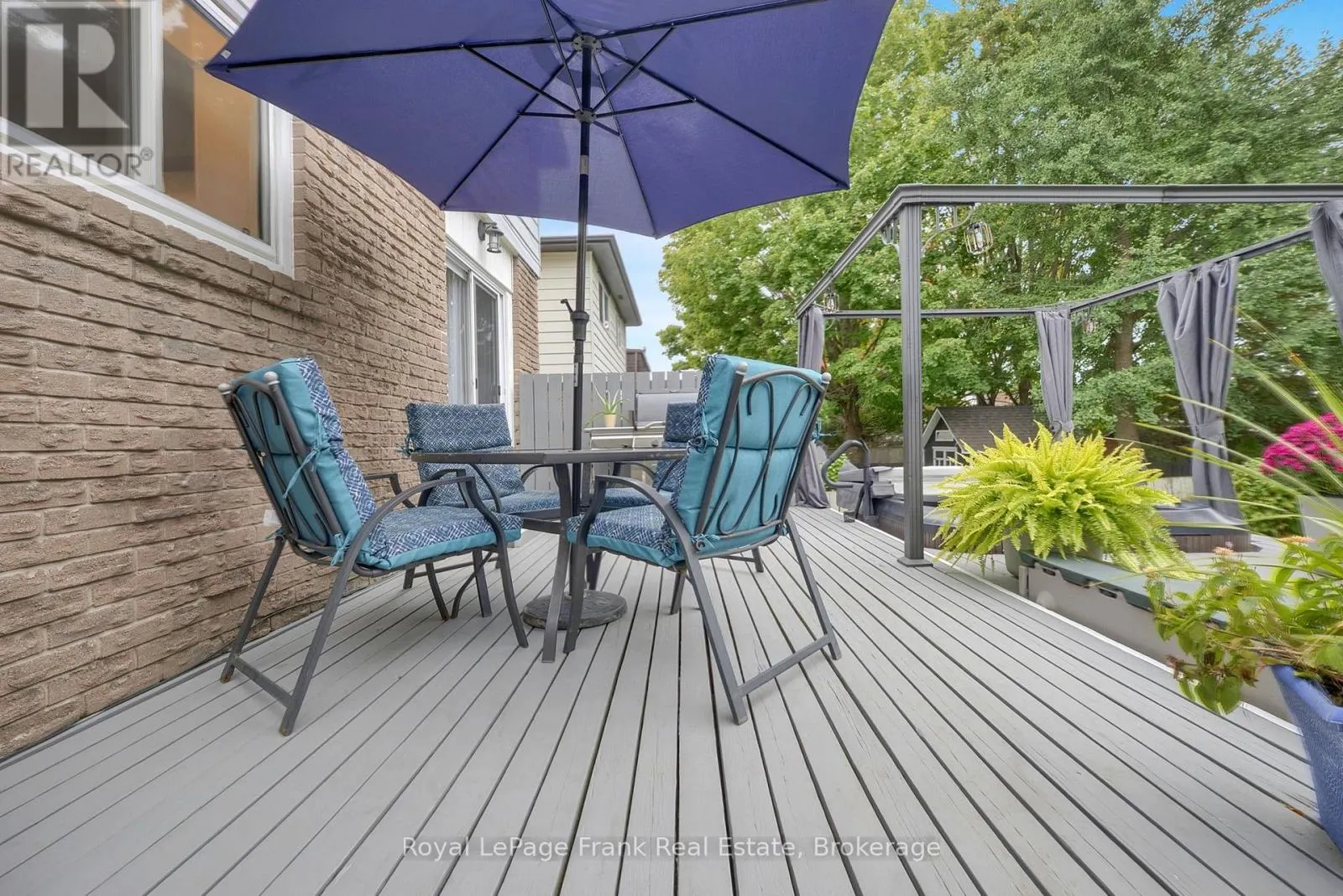 117 LAWRENCE CRESCENT