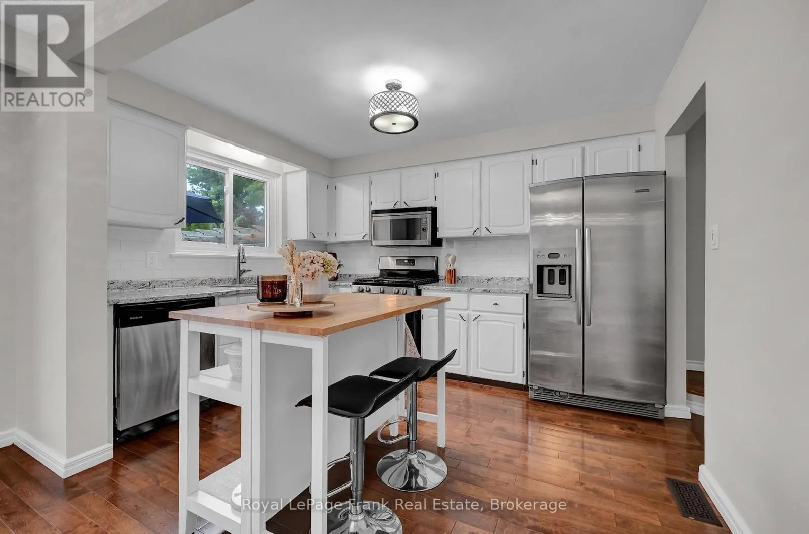 117 LAWRENCE CRESCENT