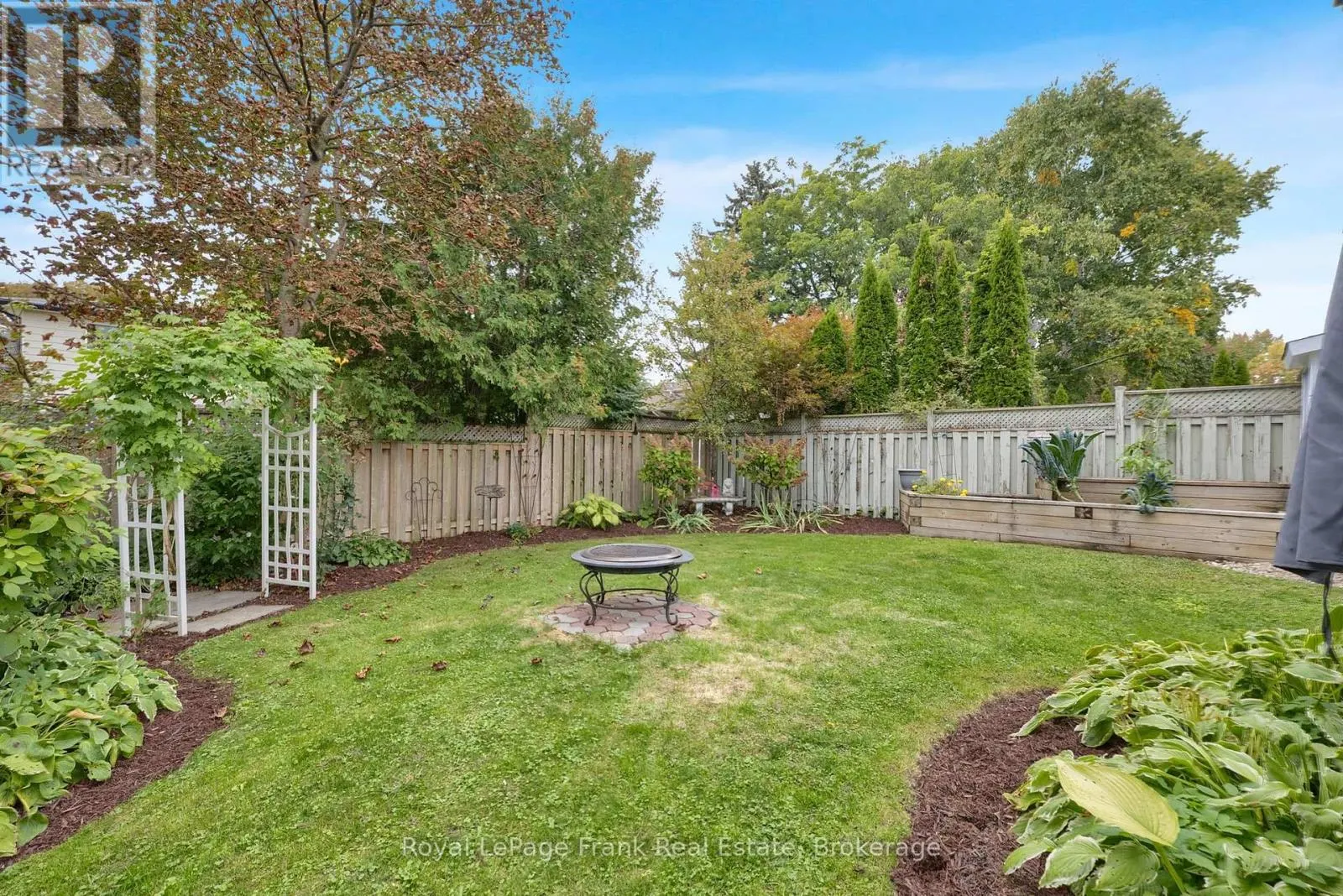 117 LAWRENCE CRESCENT