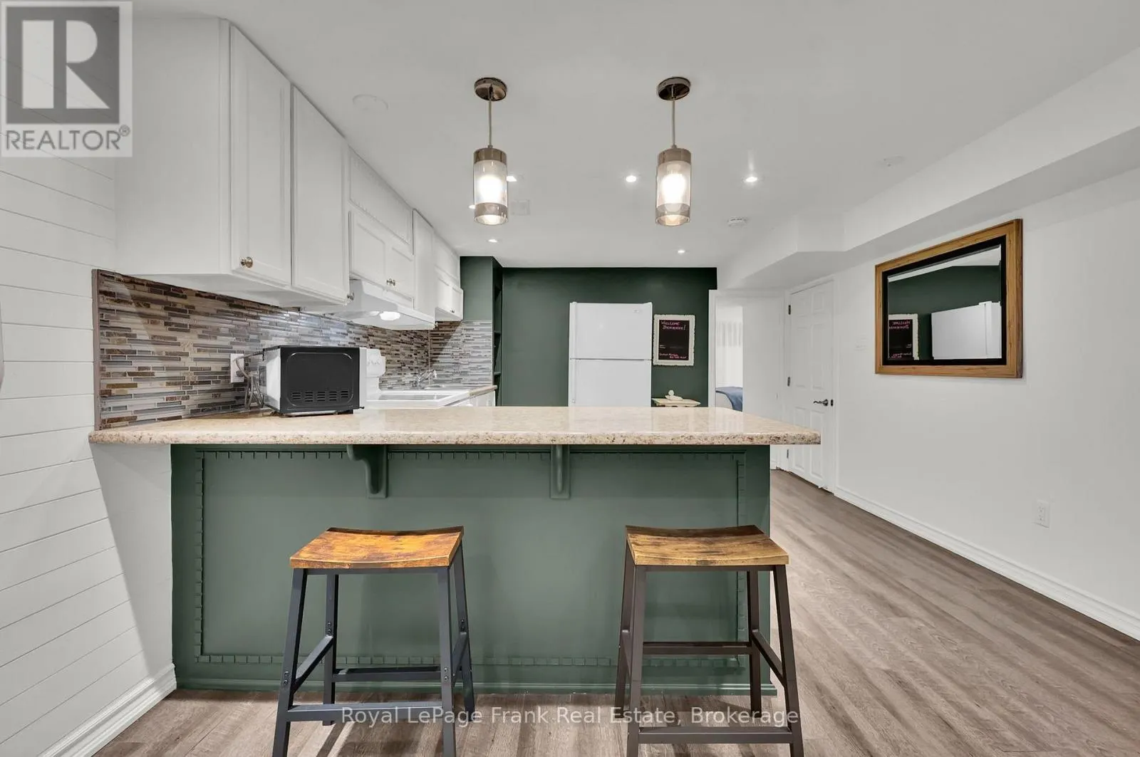 117 LAWRENCE CRESCENT