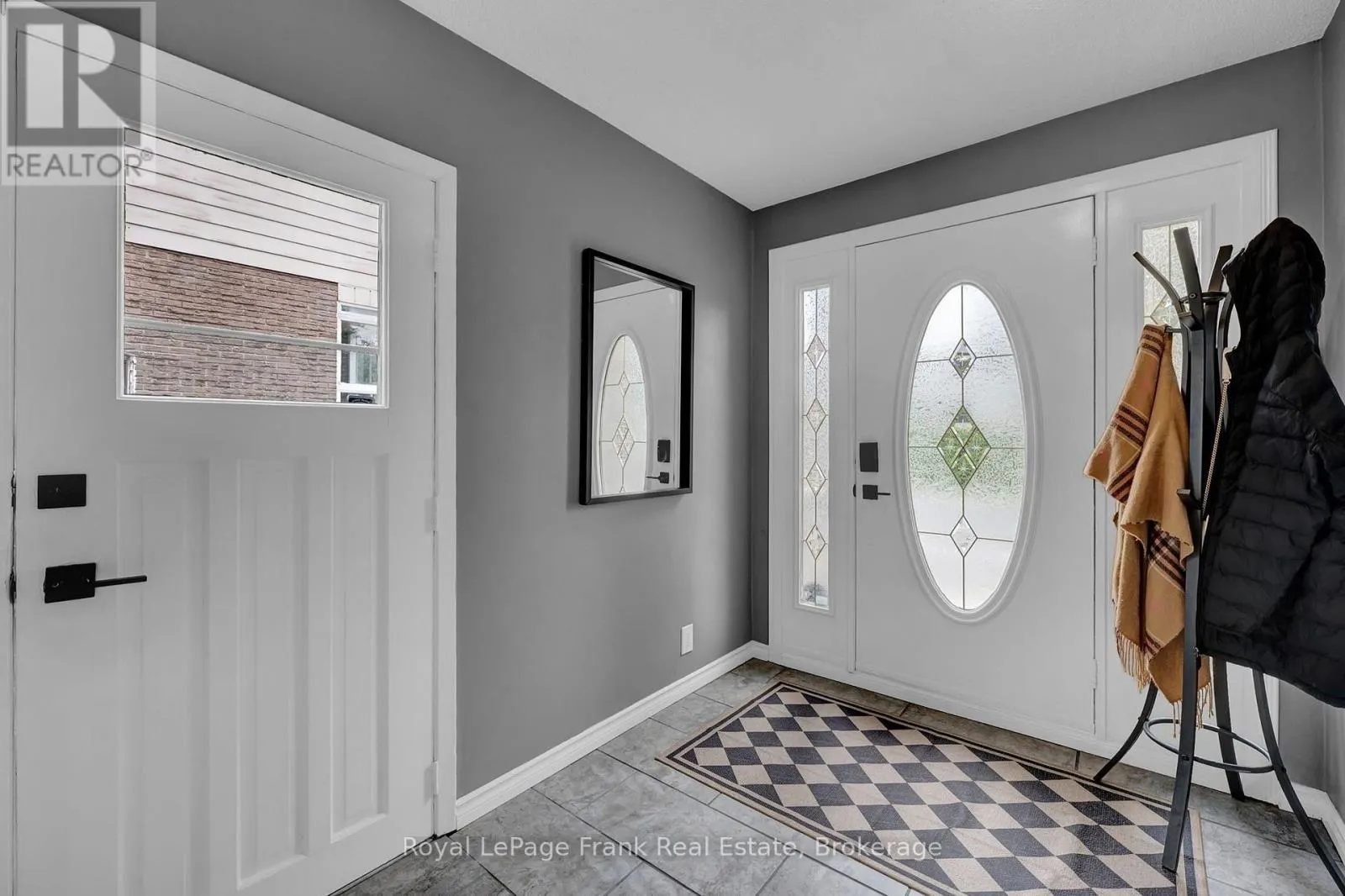 117 LAWRENCE CRESCENT