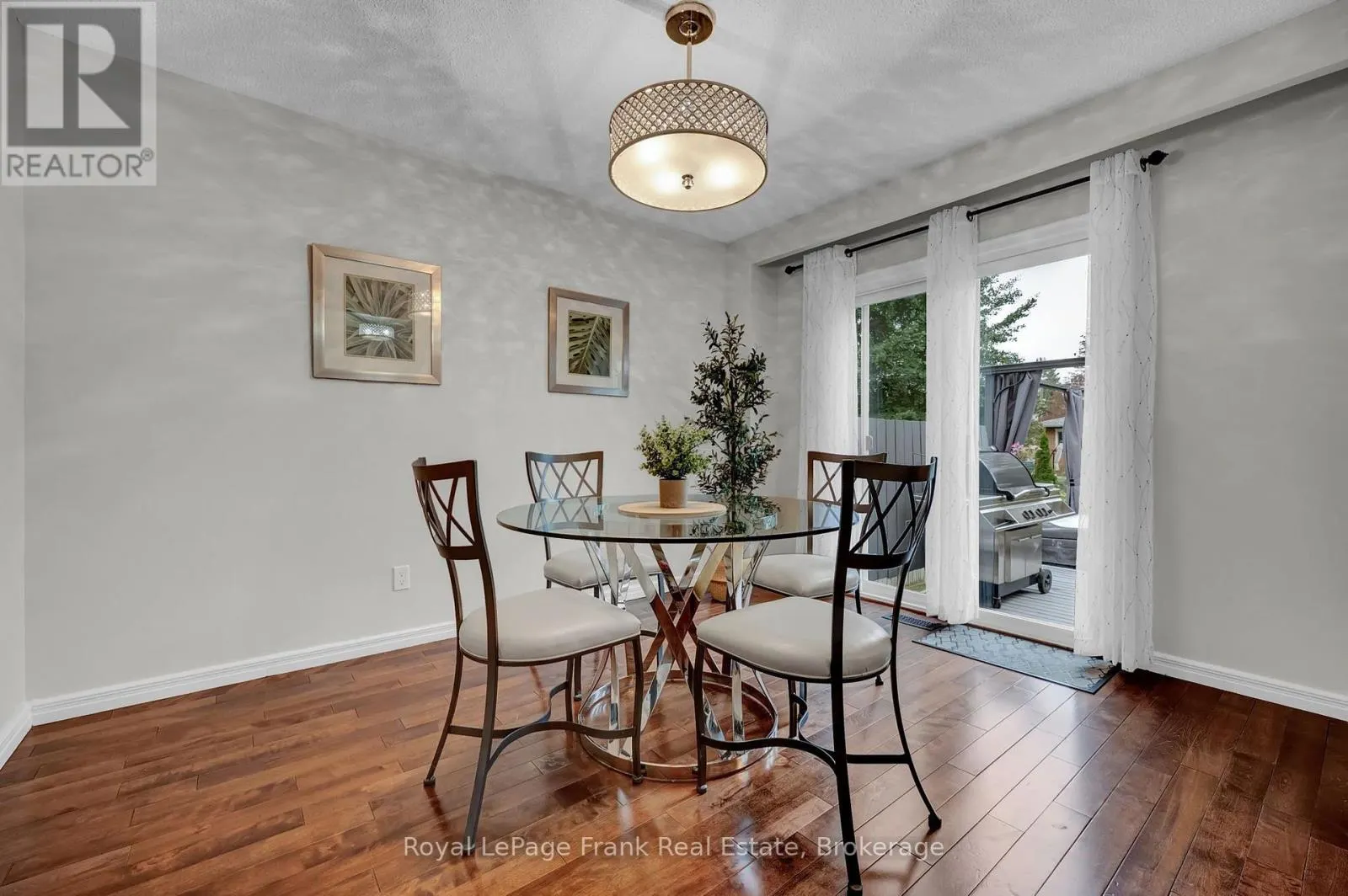 117 LAWRENCE CRESCENT