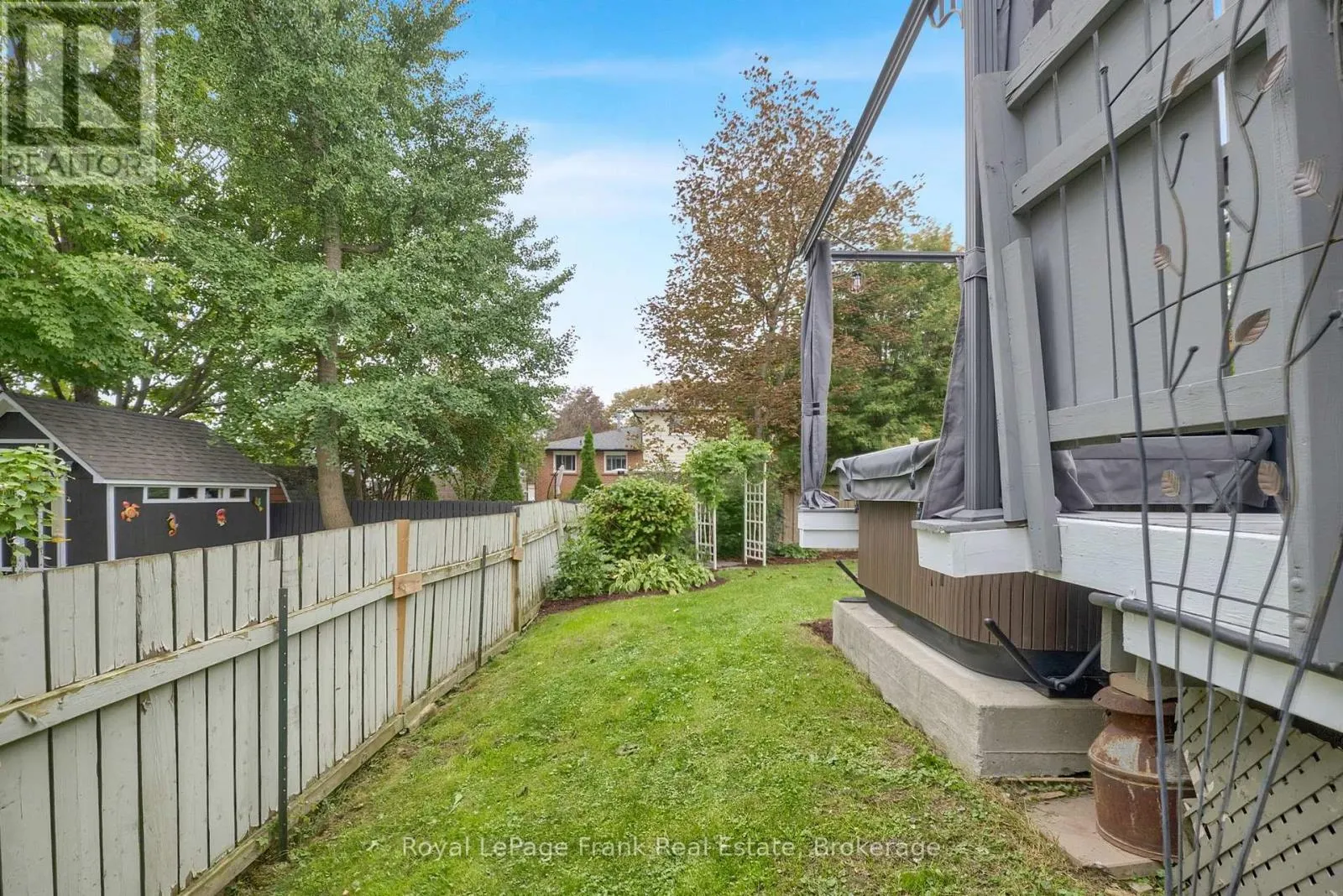 117 LAWRENCE CRESCENT
