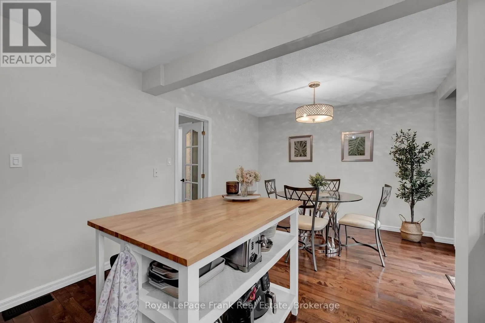 117 LAWRENCE CRESCENT