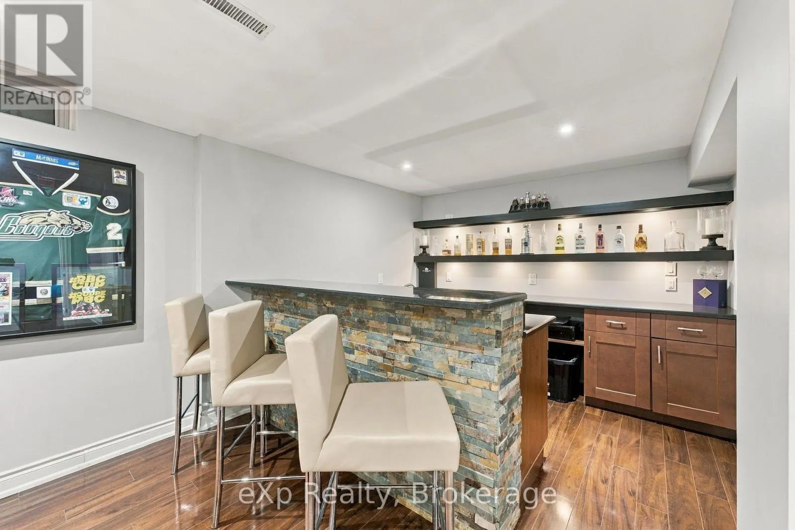 237 LAKE DRIVEWAY W