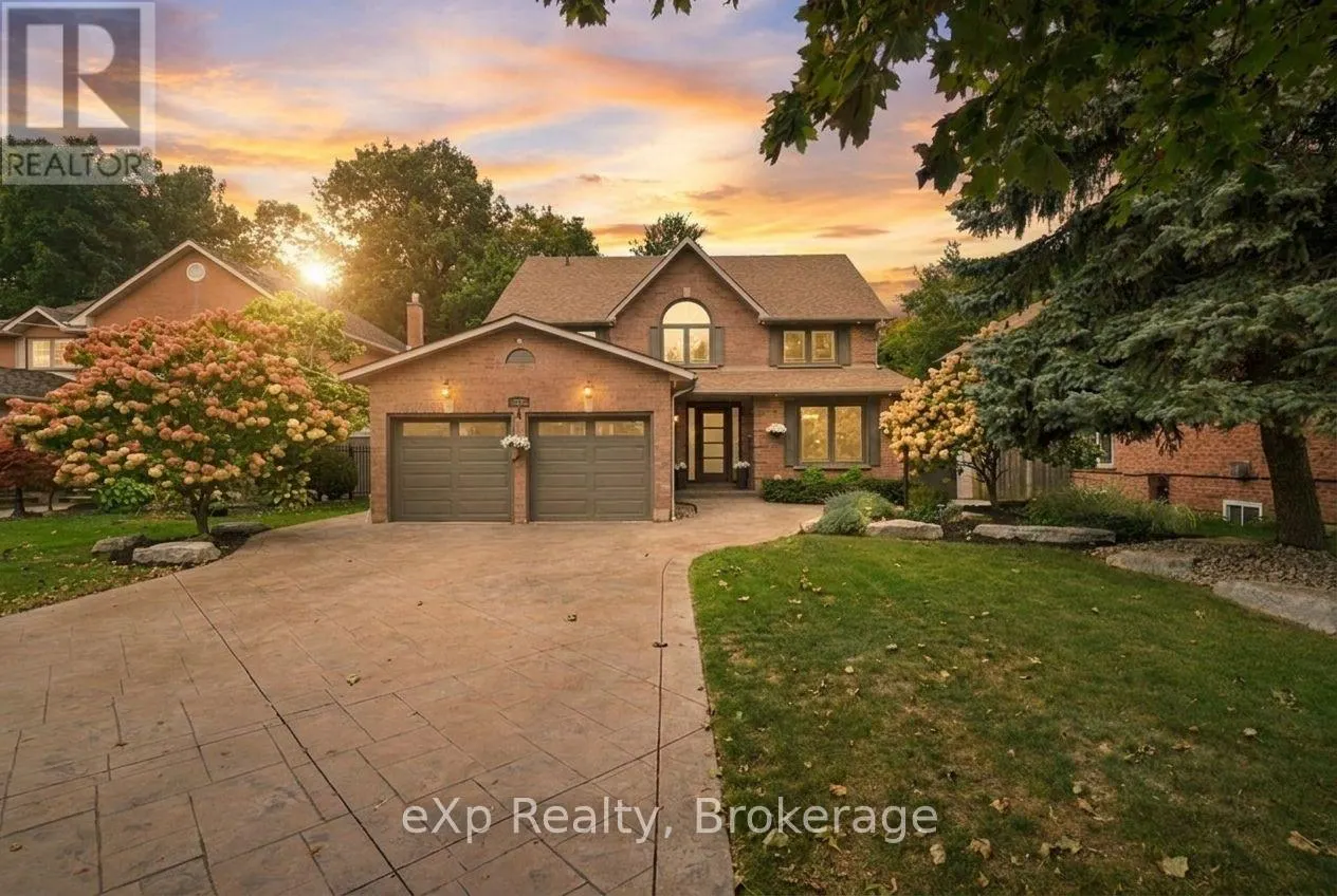 237 LAKE DRIVEWAY W