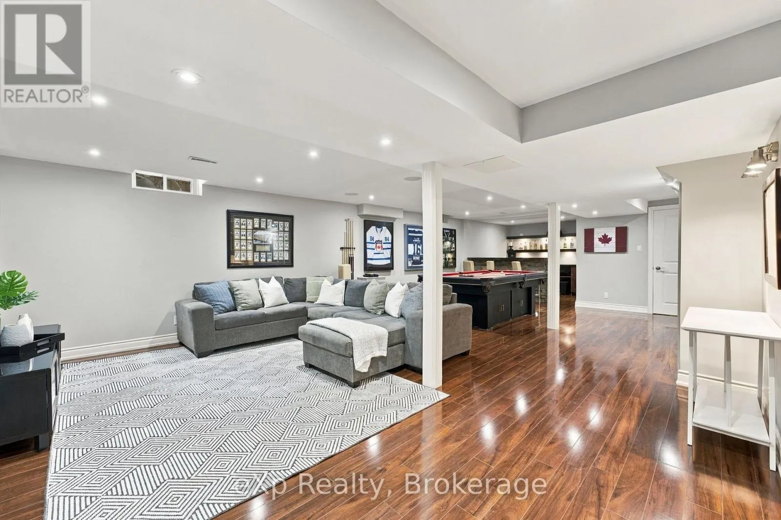 237 LAKE DRIVEWAY W