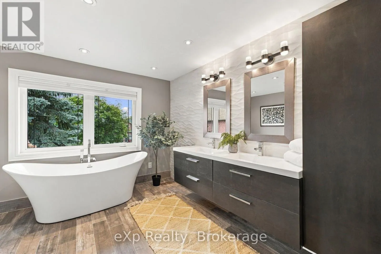 237 LAKE DRIVEWAY W