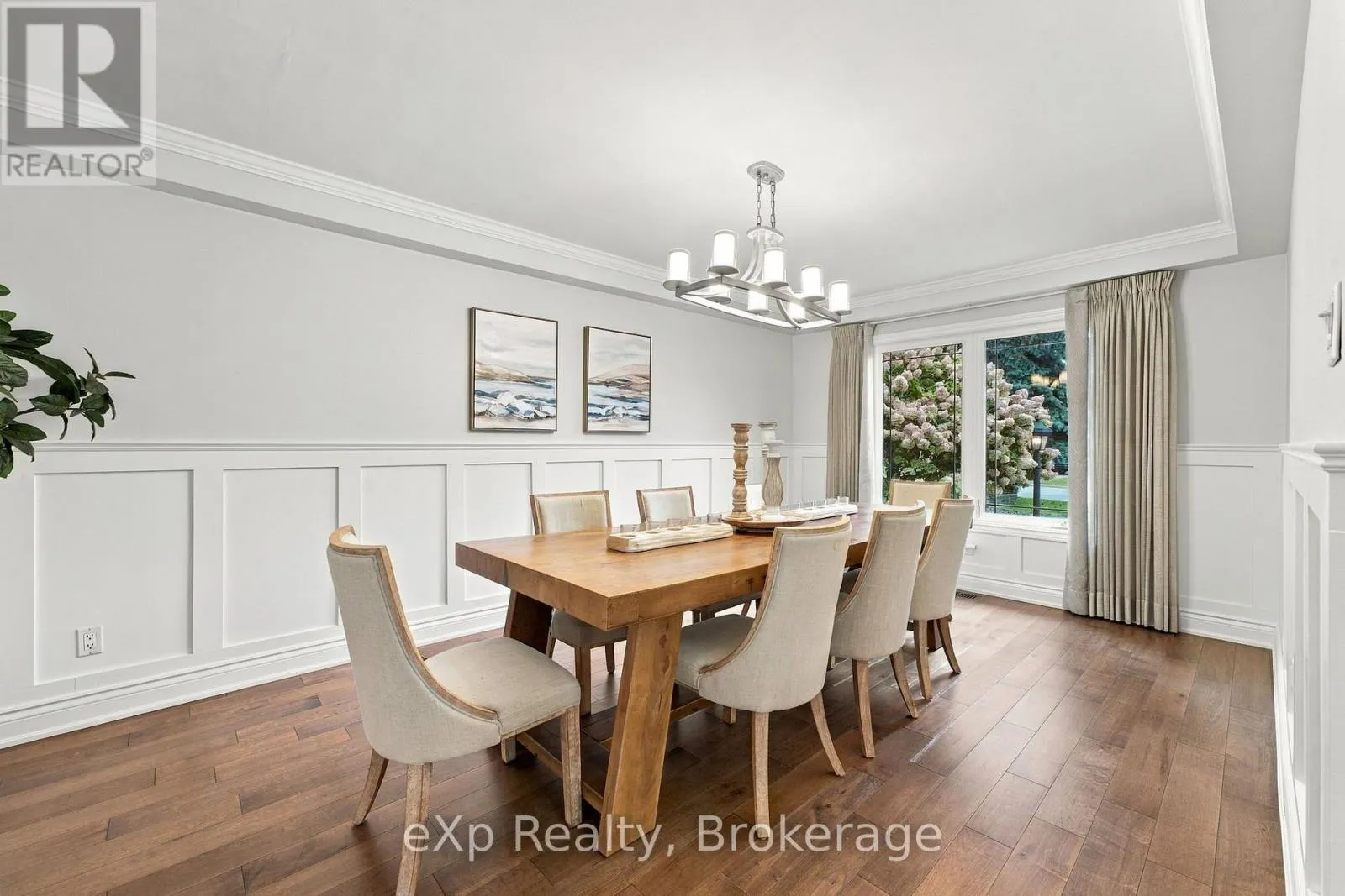 237 LAKE DRIVEWAY W