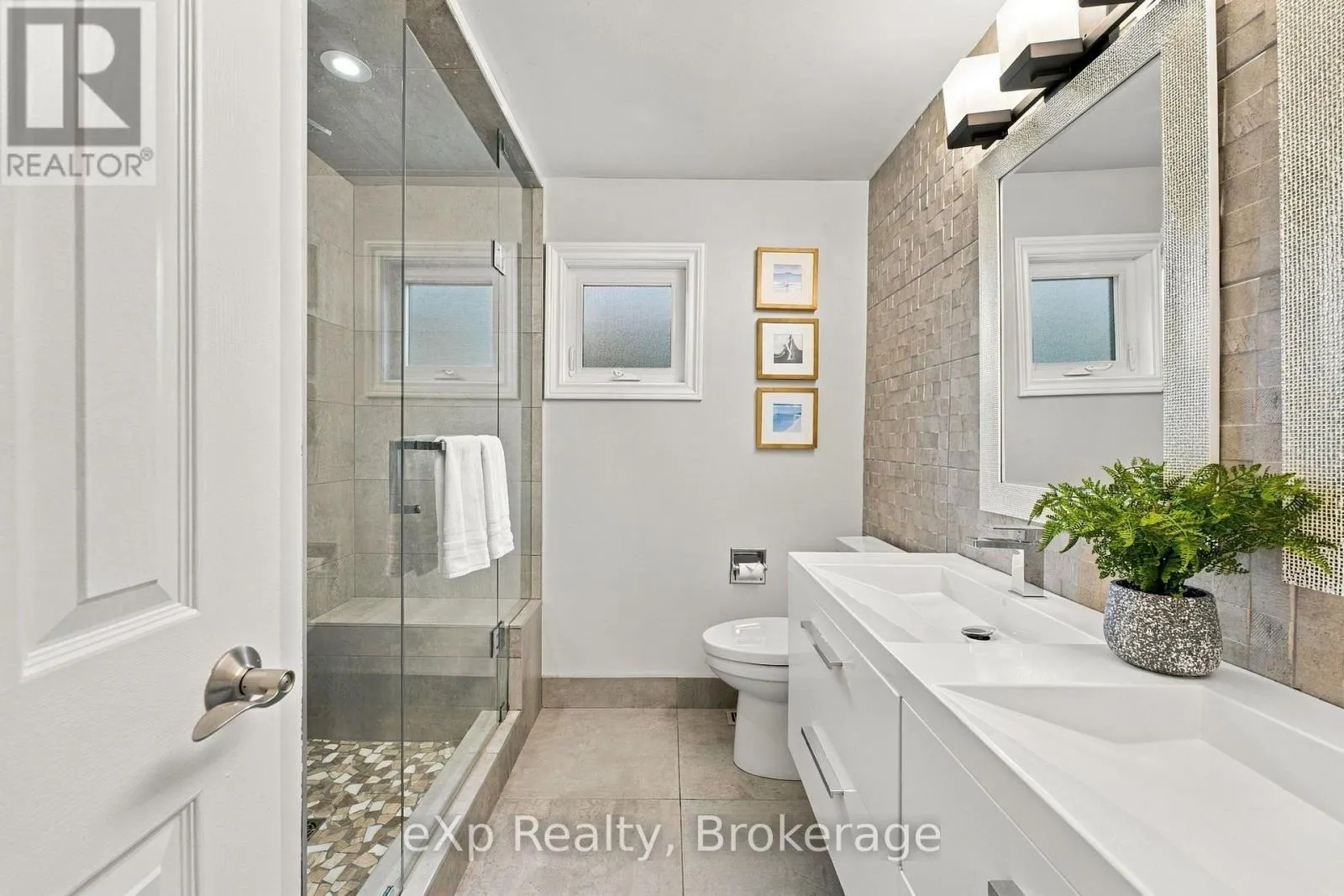 237 LAKE DRIVEWAY W