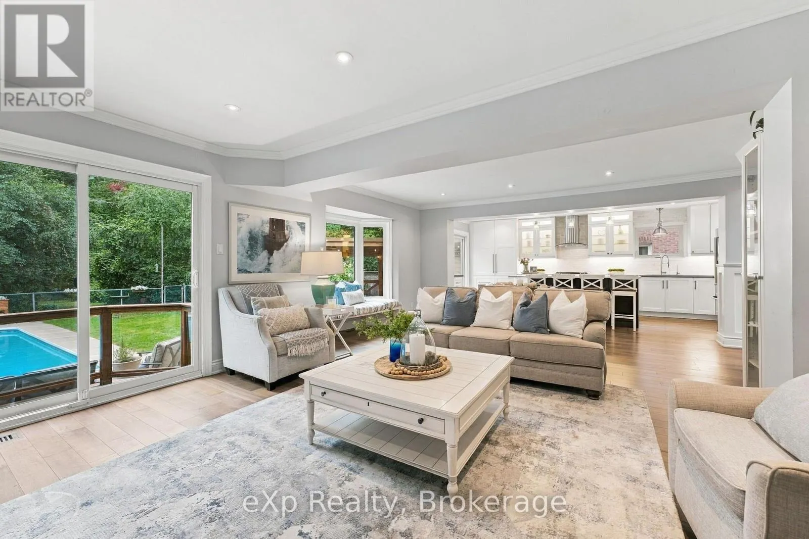 237 LAKE DRIVEWAY W