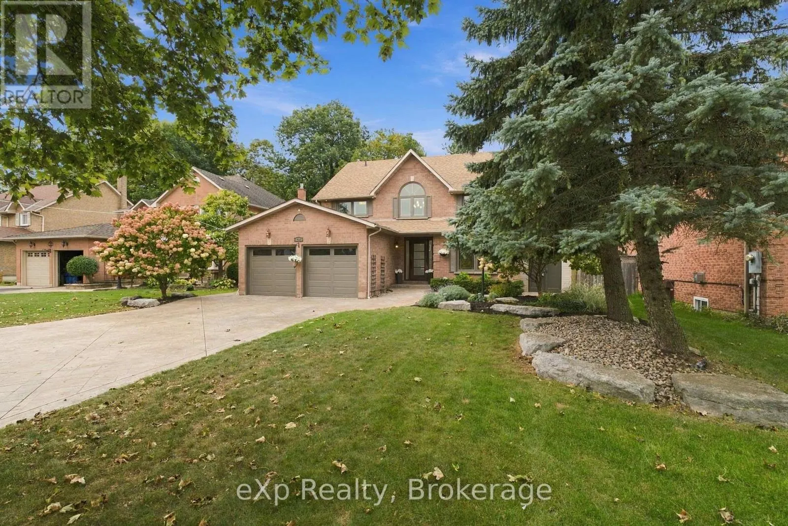 237 LAKE DRIVEWAY W