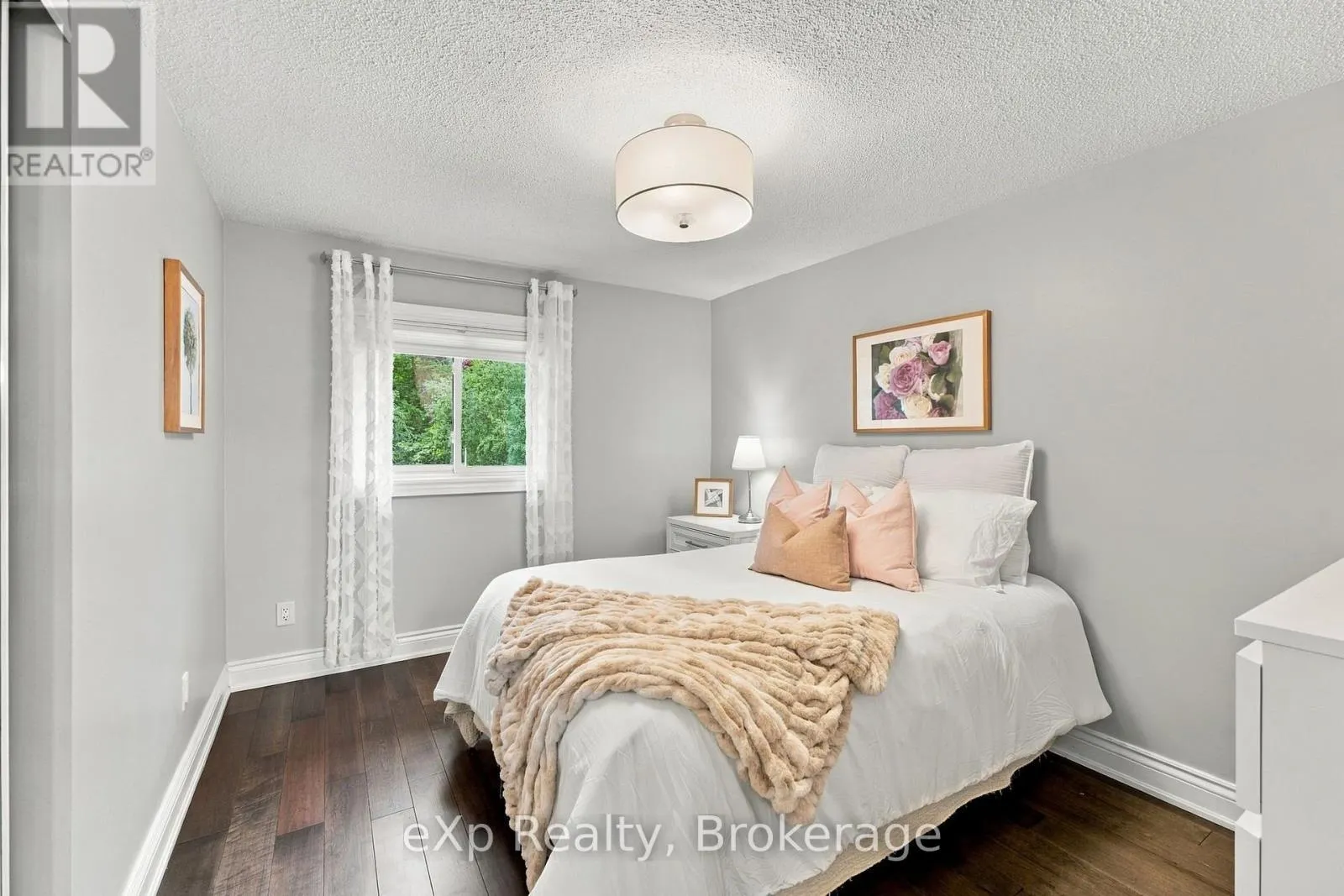 237 LAKE DRIVEWAY W