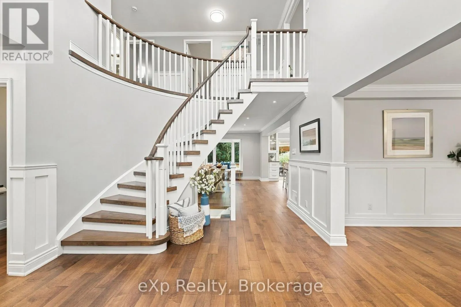237 LAKE DRIVEWAY W